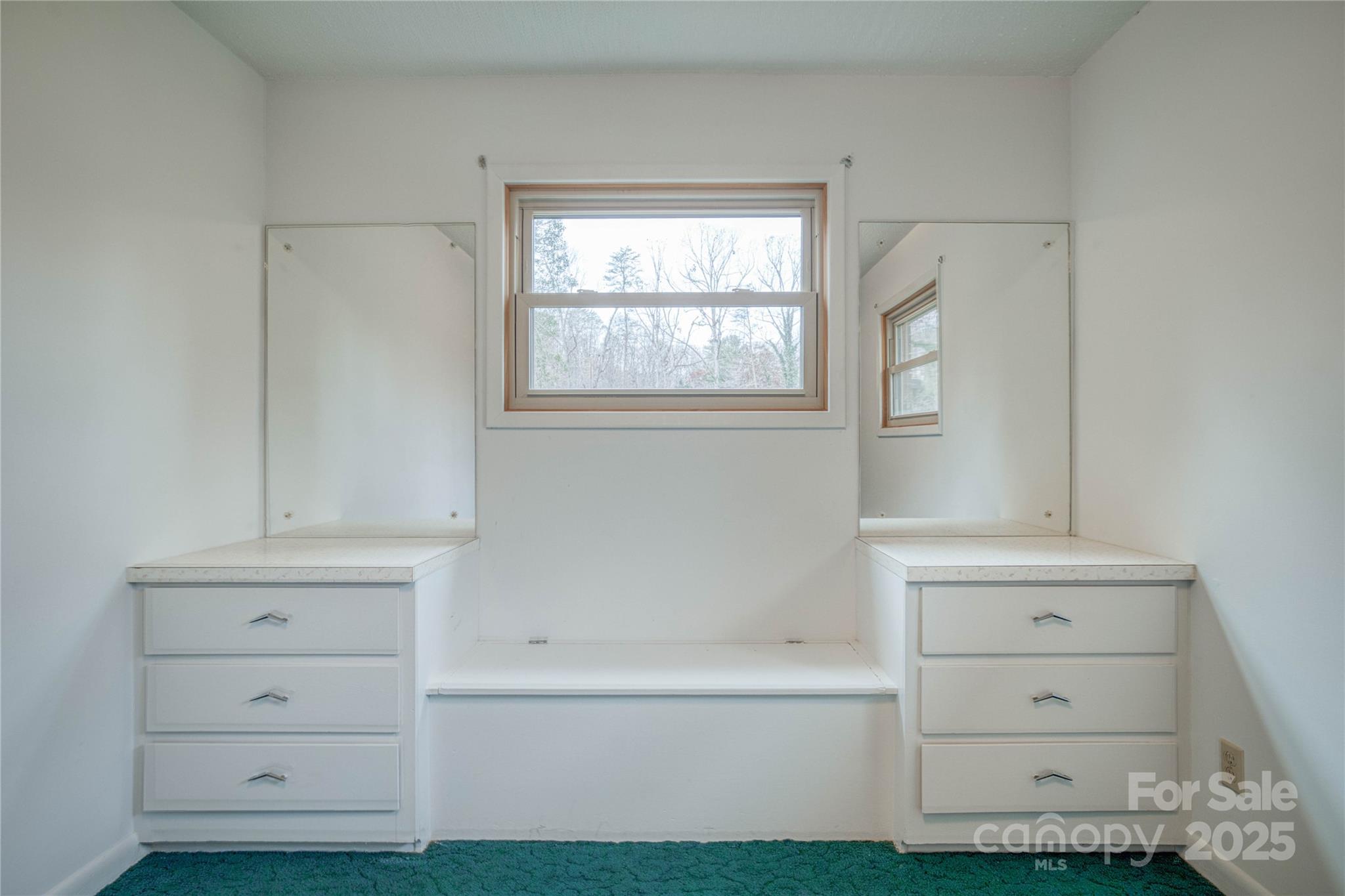 3177 Hollyhill Circle