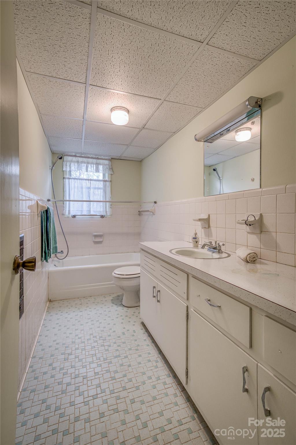 3177 Hollyhill Circle