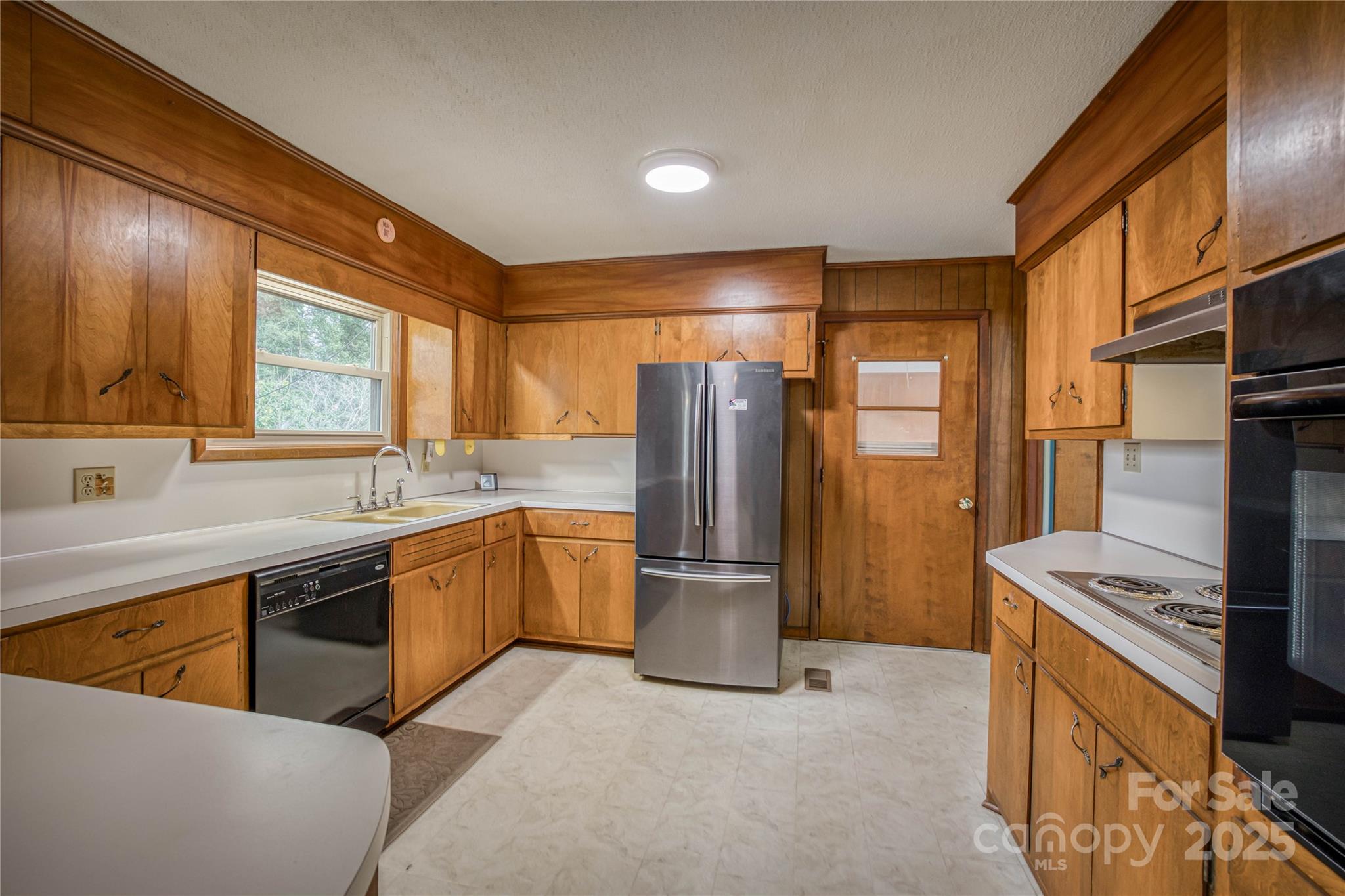 3177 Hollyhill Circle