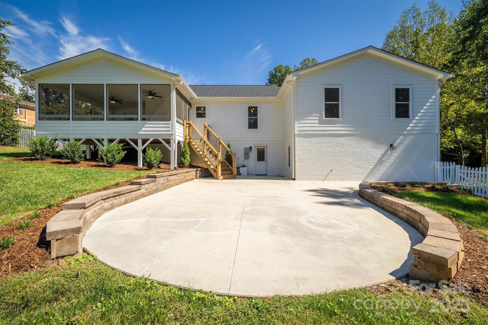 2912 Woodstream Drive