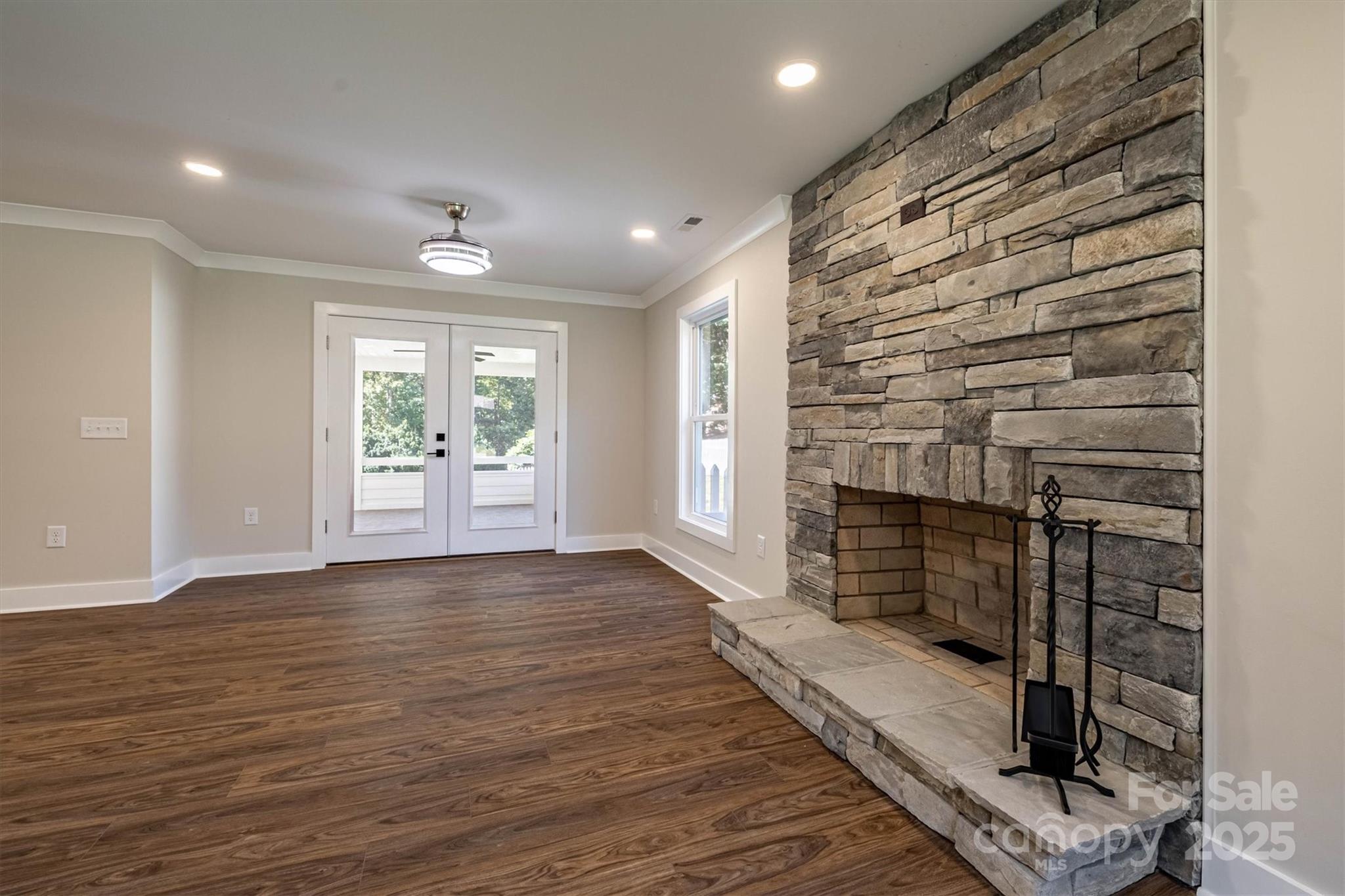 2912 Woodstream Drive