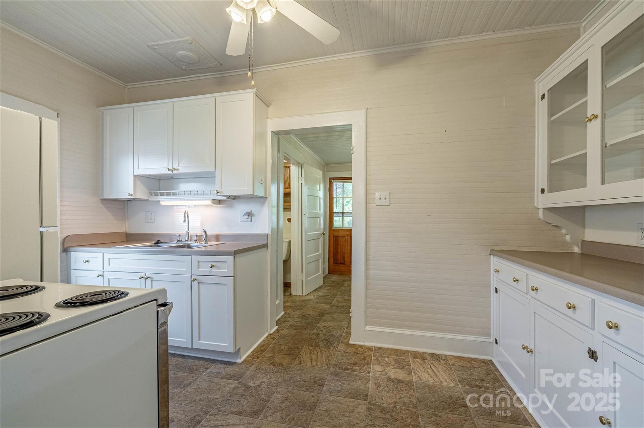 609 E Concord Street