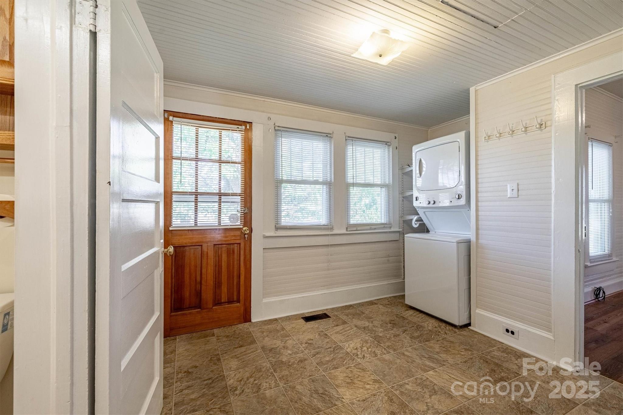 609 E Concord Street