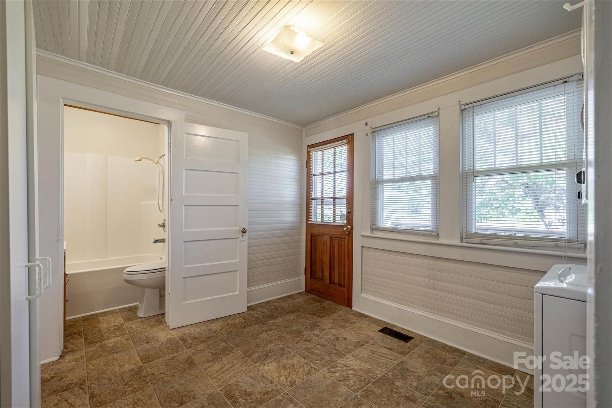 609 E Concord Street