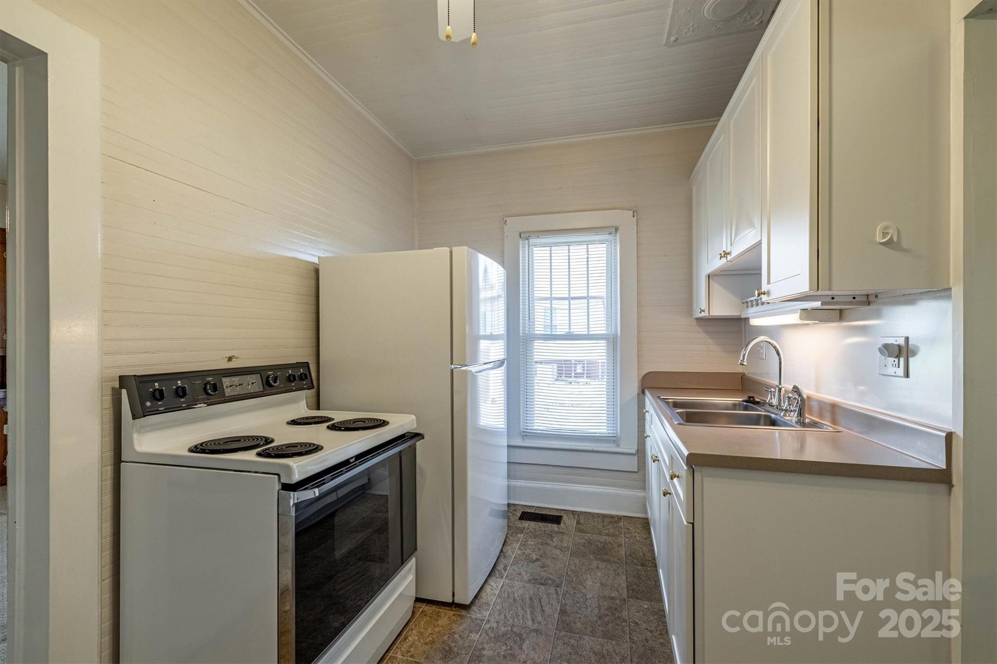 609 E Concord Street