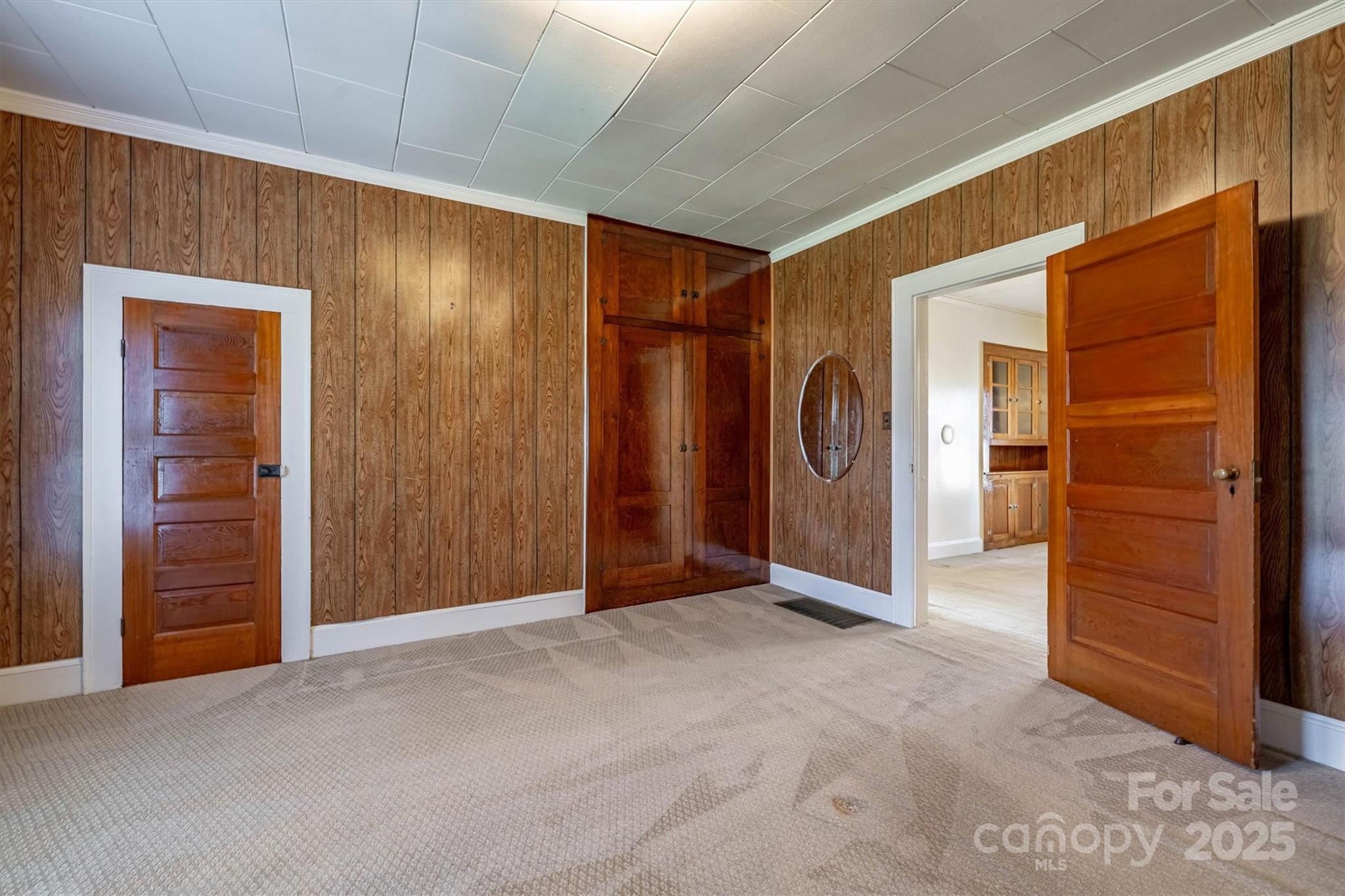 609 E Concord Street