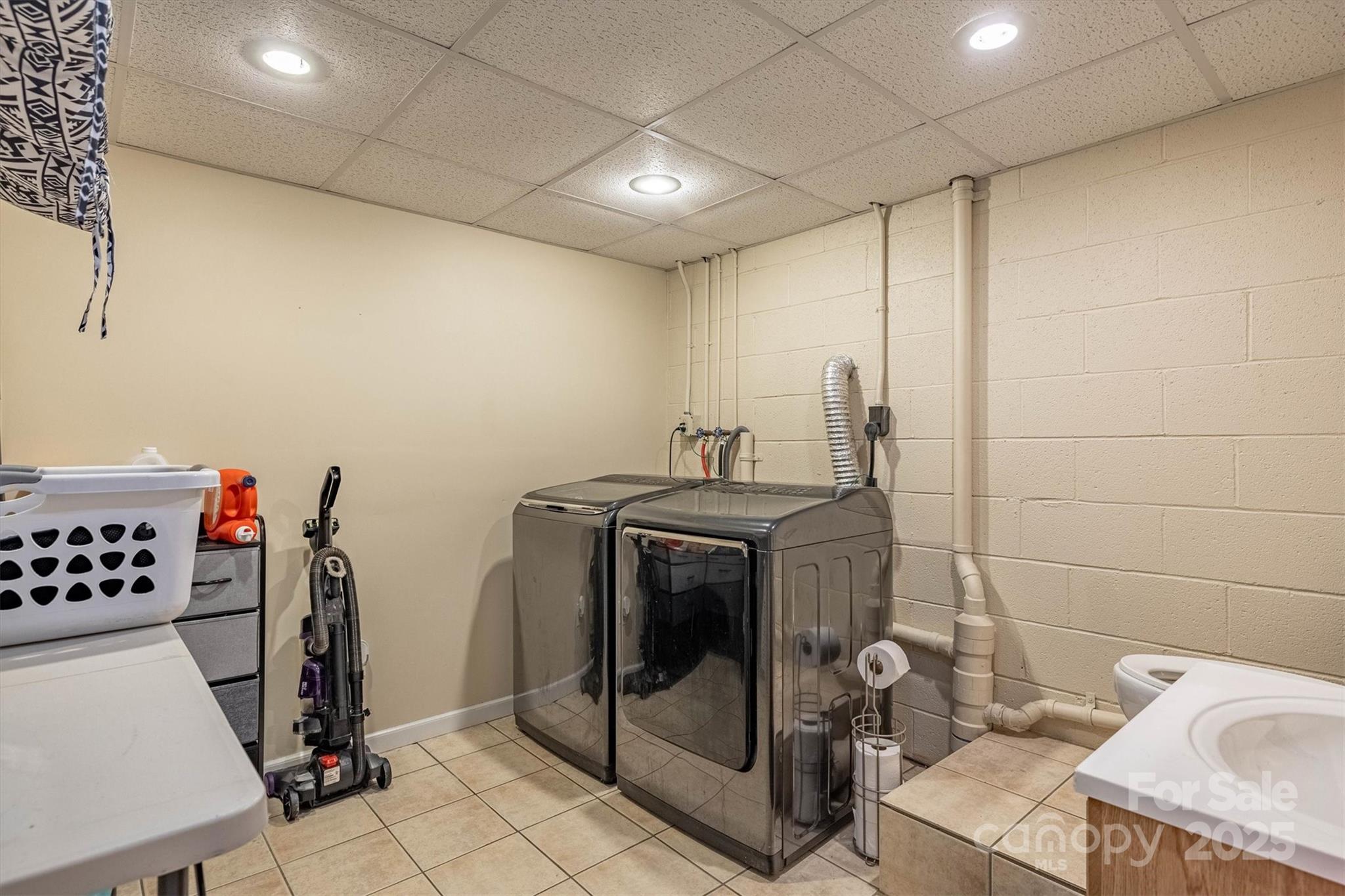 1341 36th Avenue Drive NE