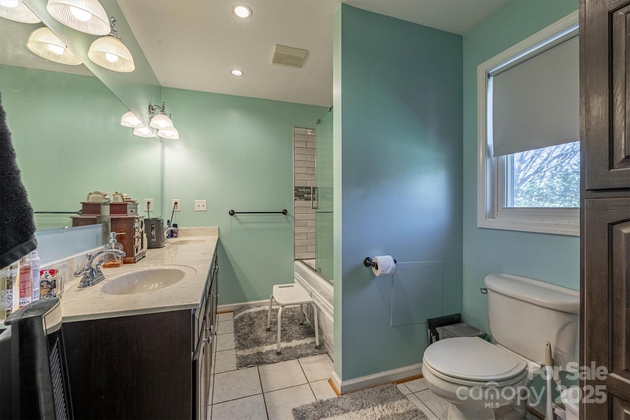 1341 36th Avenue Drive NE