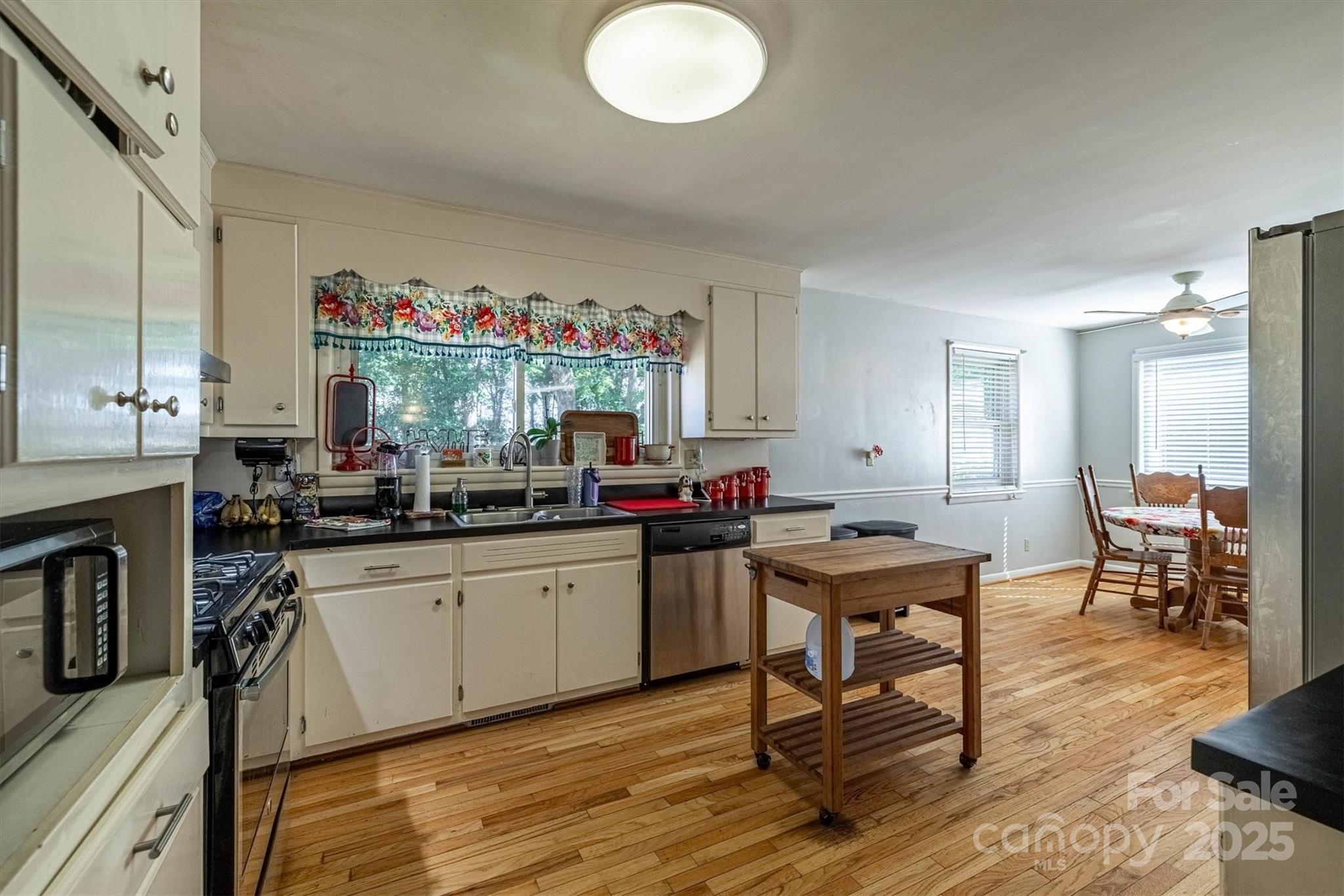 1341 36th Avenue Drive NE