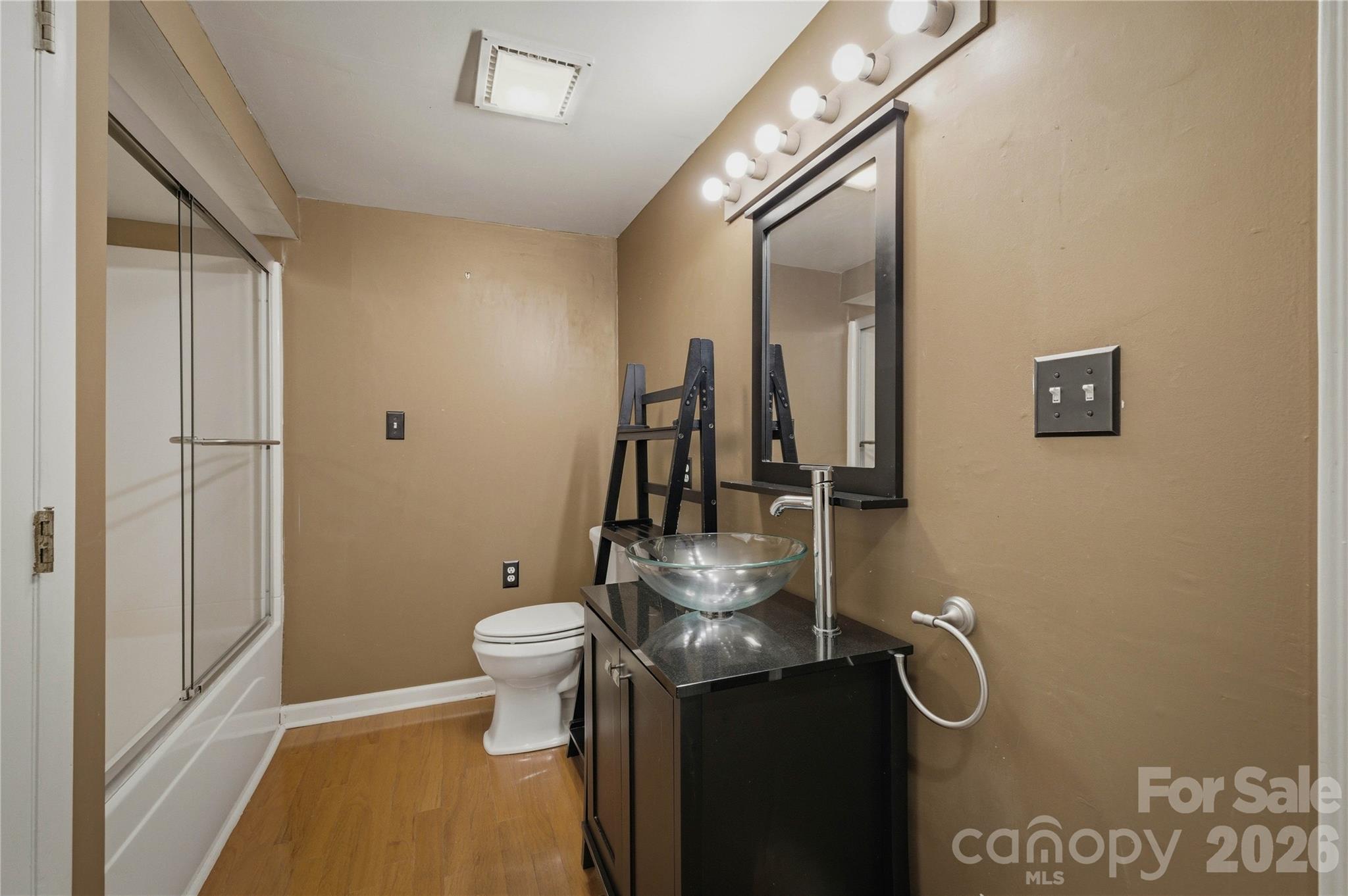 917 Zeline Avenue NE