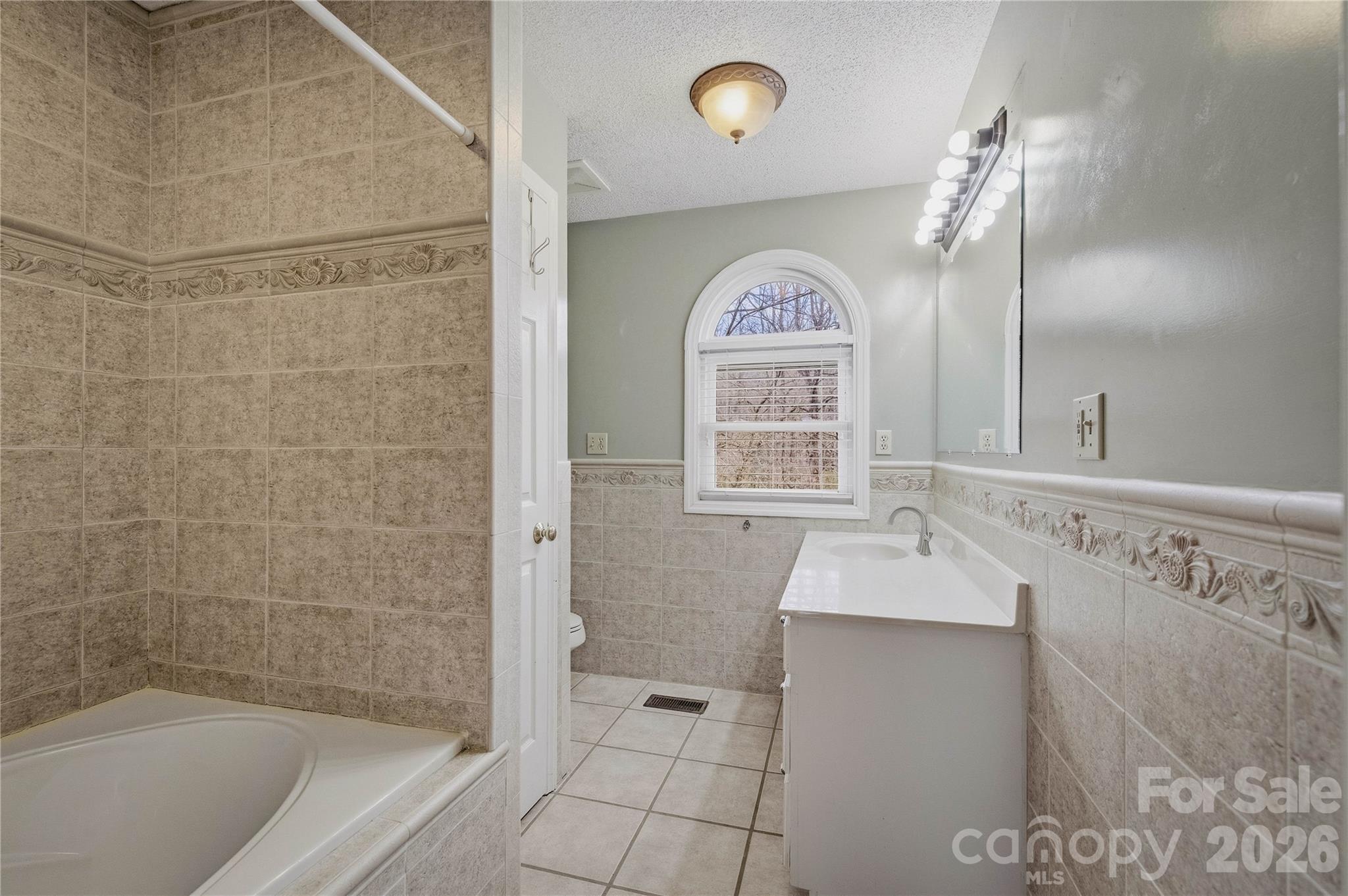 917 Zeline Avenue NE