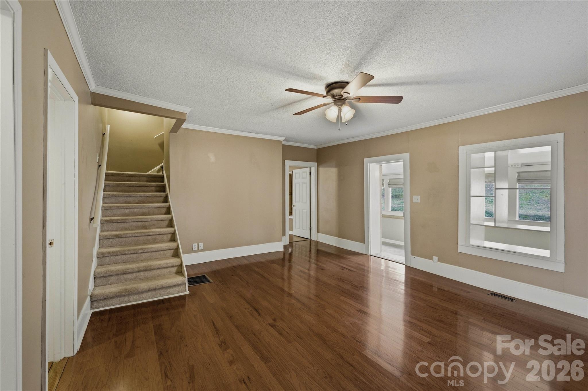 917 Zeline Avenue NE