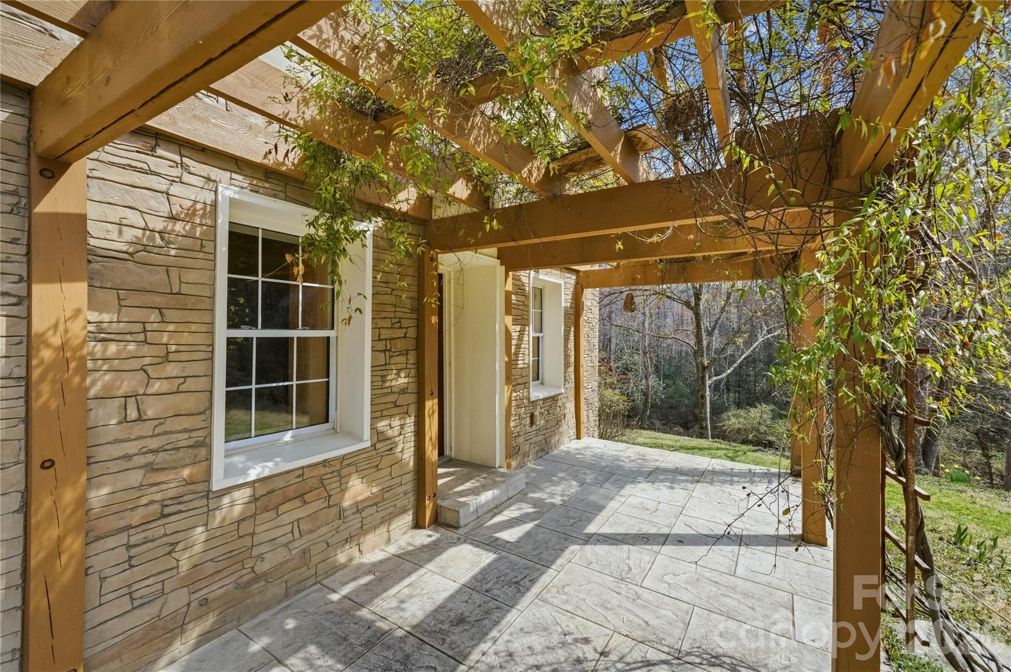 917 Zeline Avenue NE