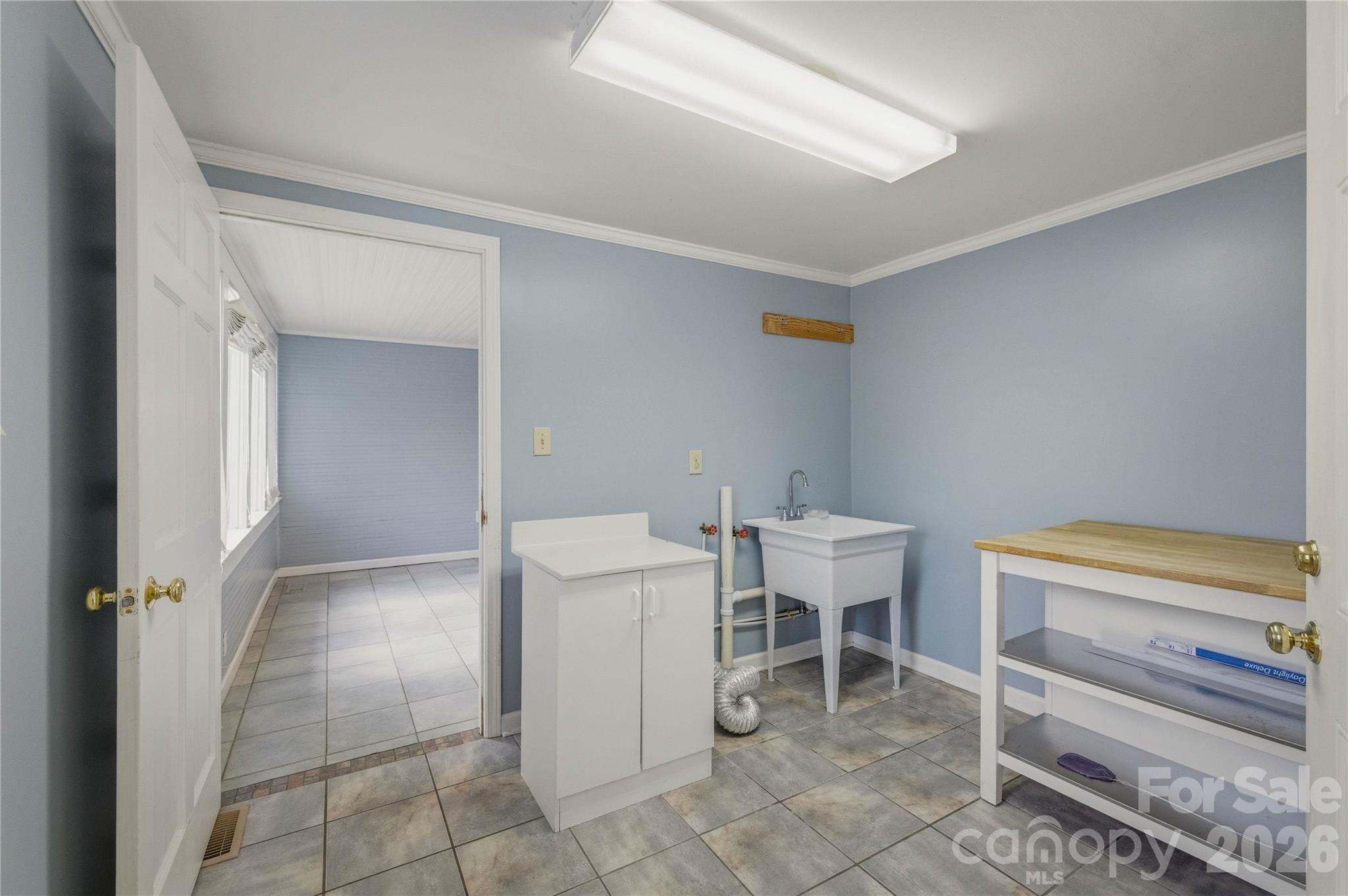 917 Zeline Avenue NE