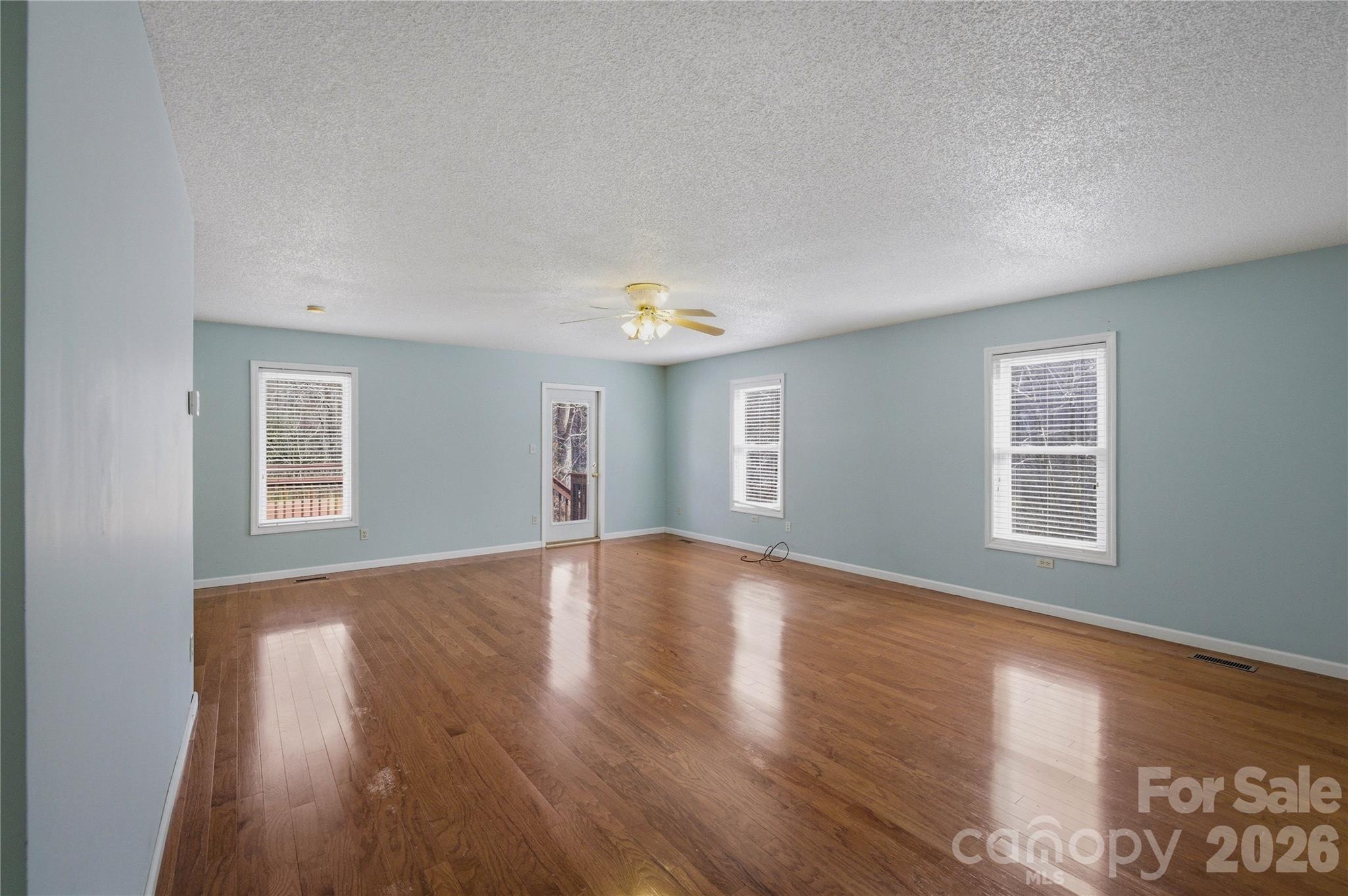 917 Zeline Avenue NE