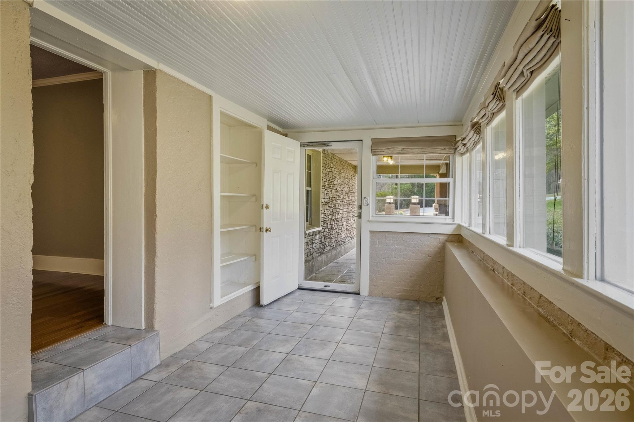 917 Zeline Avenue NE