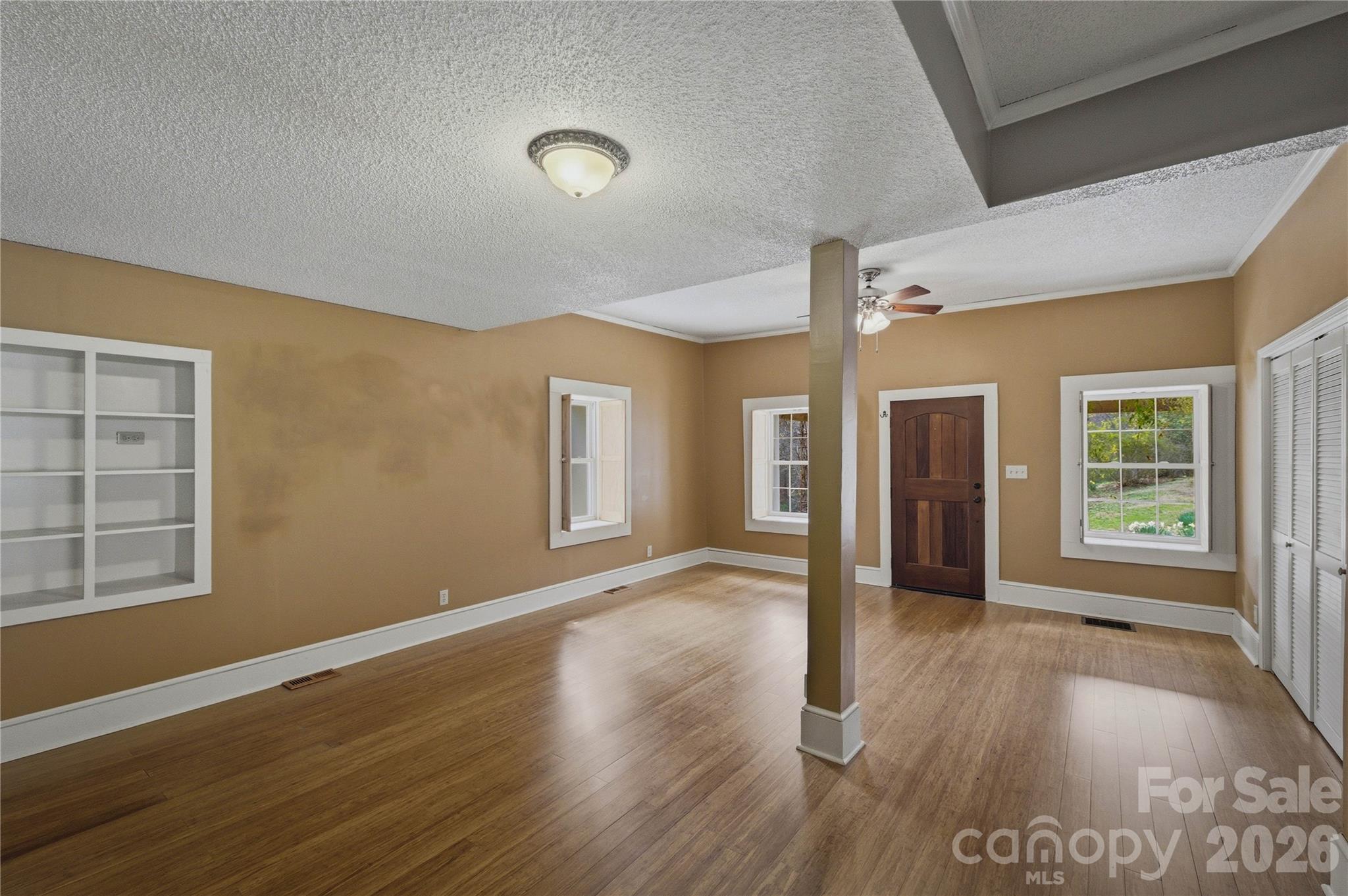 917 Zeline Avenue NE