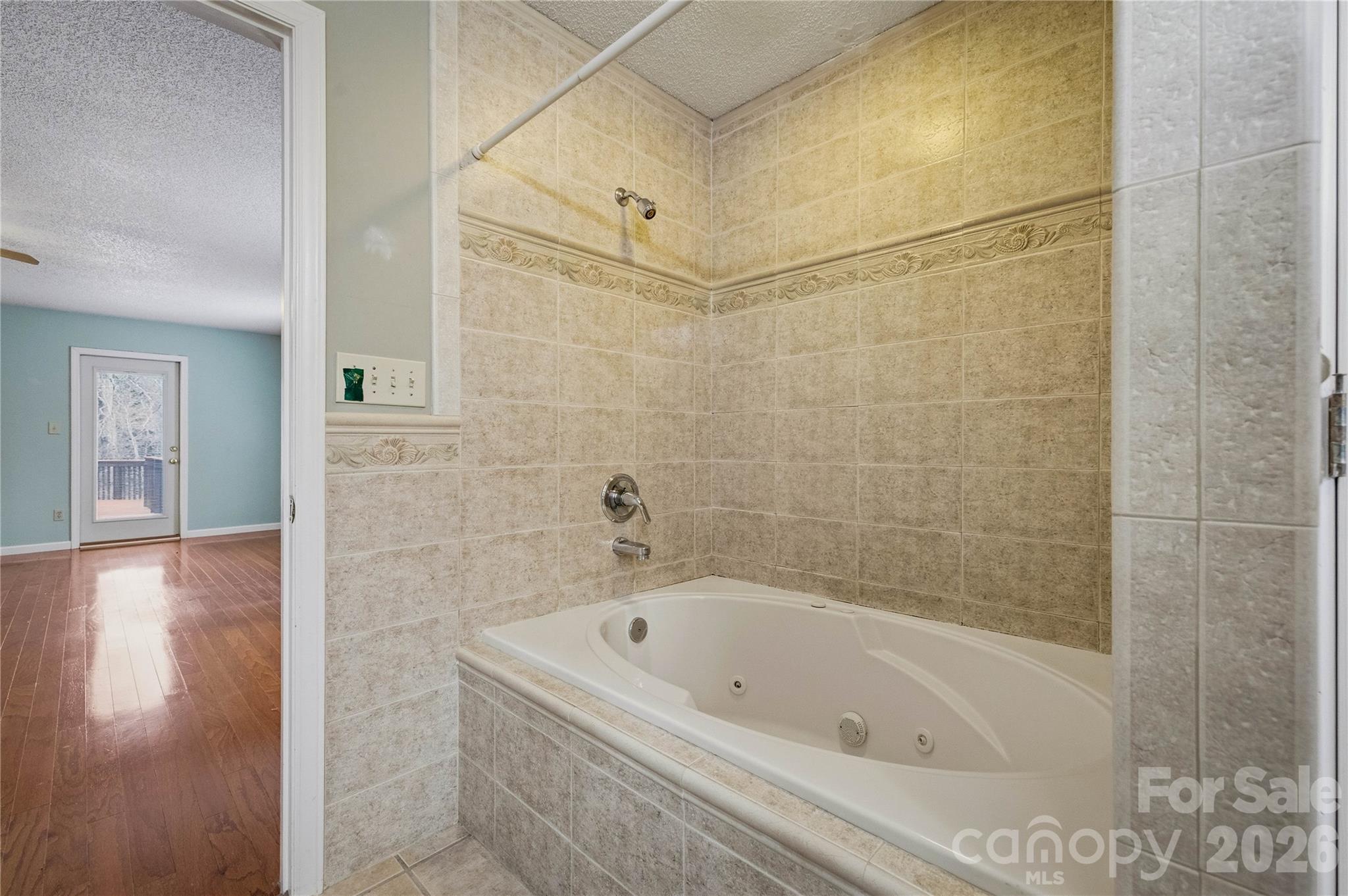 917 Zeline Avenue NE