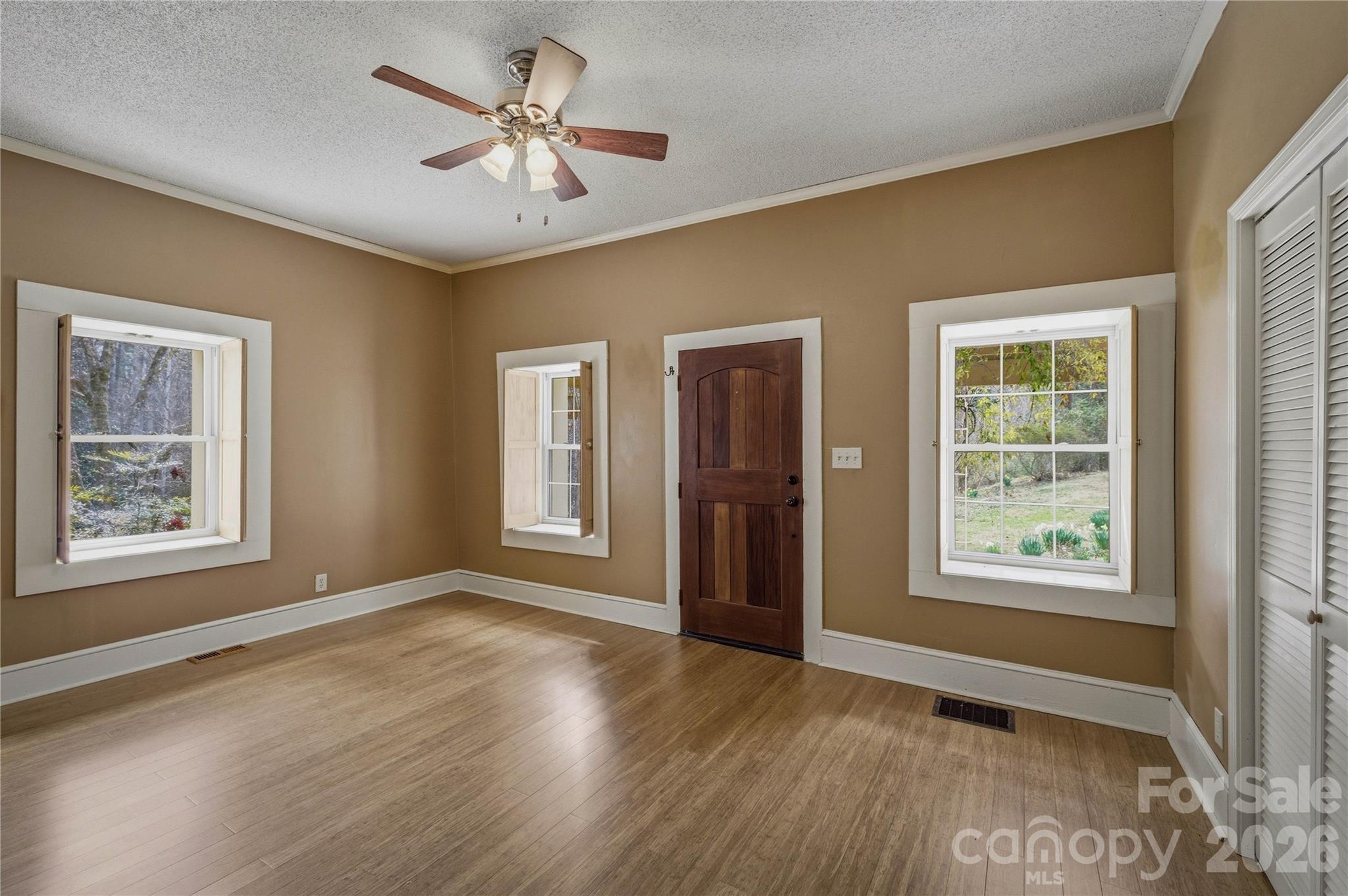 917 Zeline Avenue NE