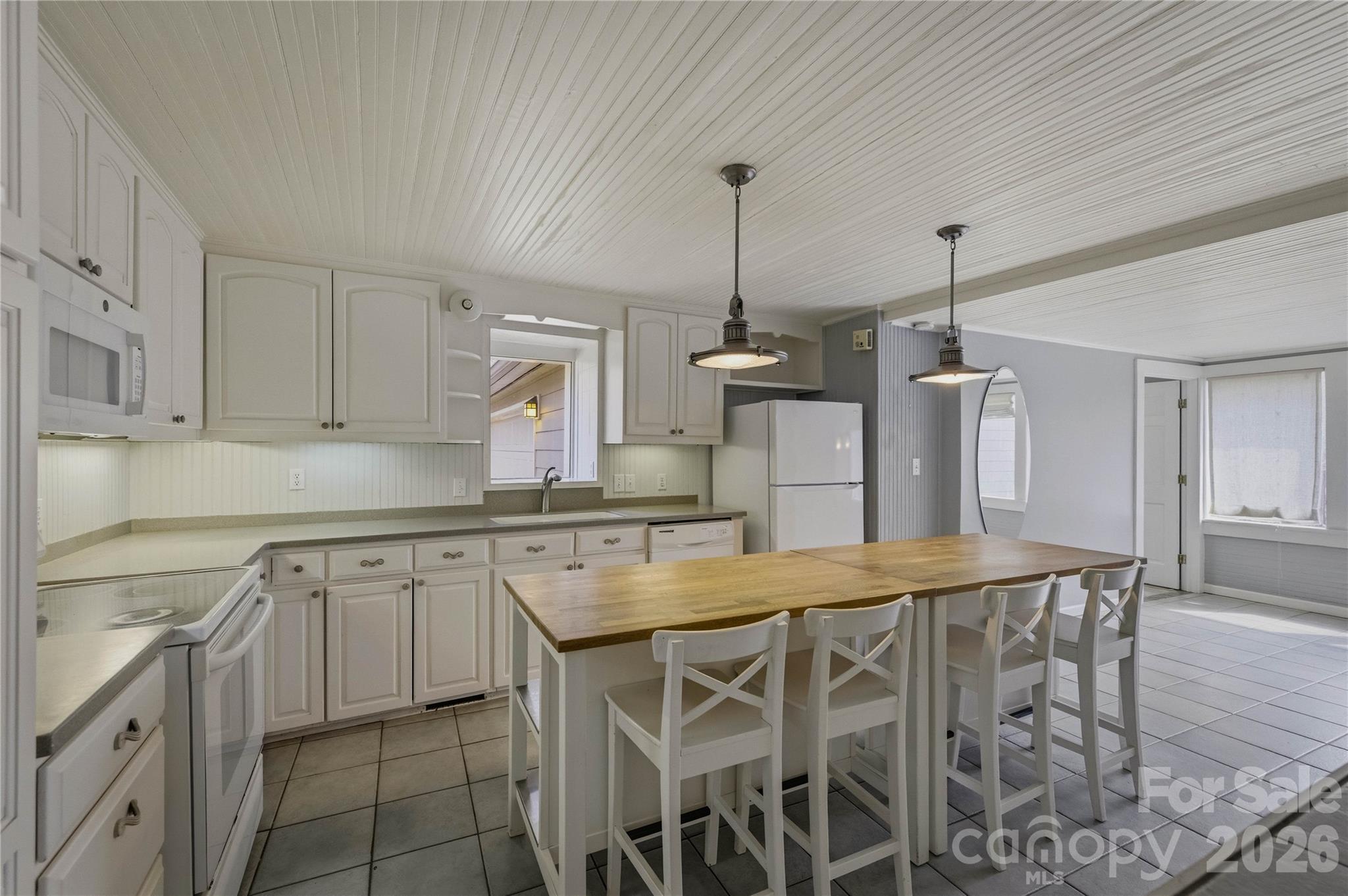 917 Zeline Avenue NE