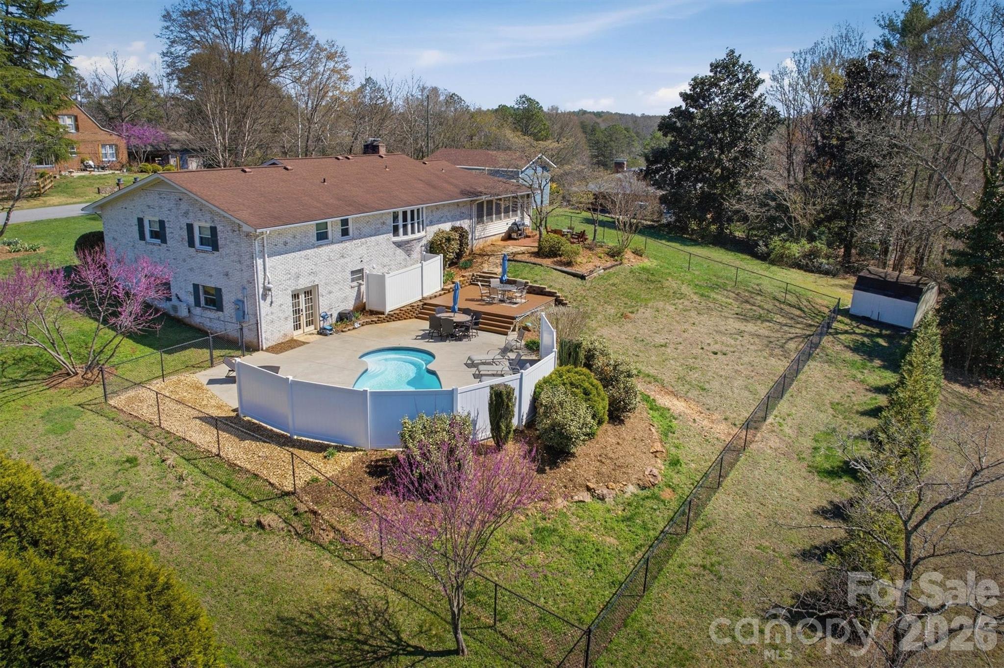 900 Magnolia Avenue NE