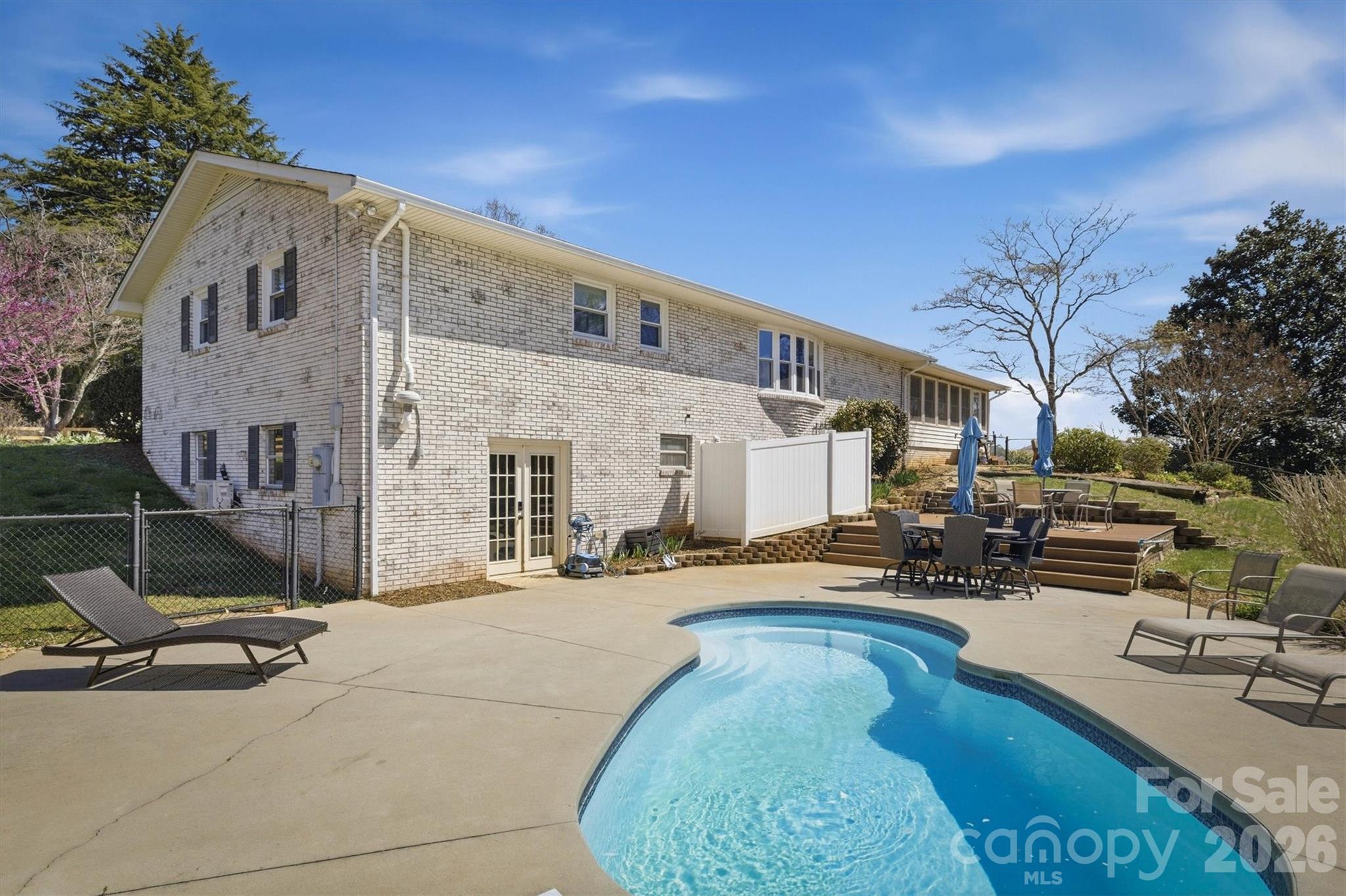 900 Magnolia Avenue NE