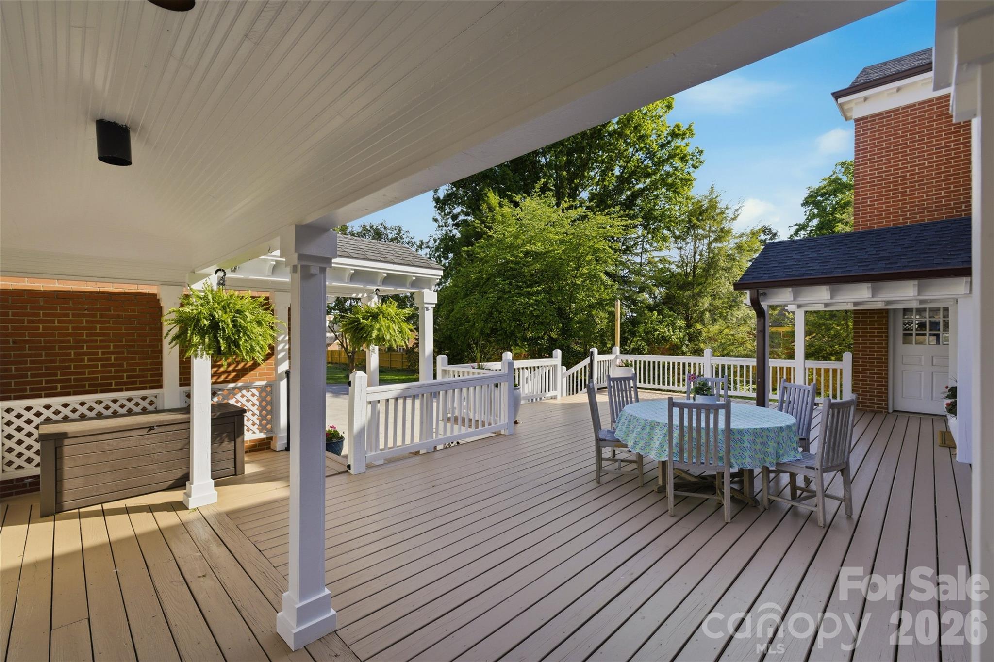 319 W Union Street
