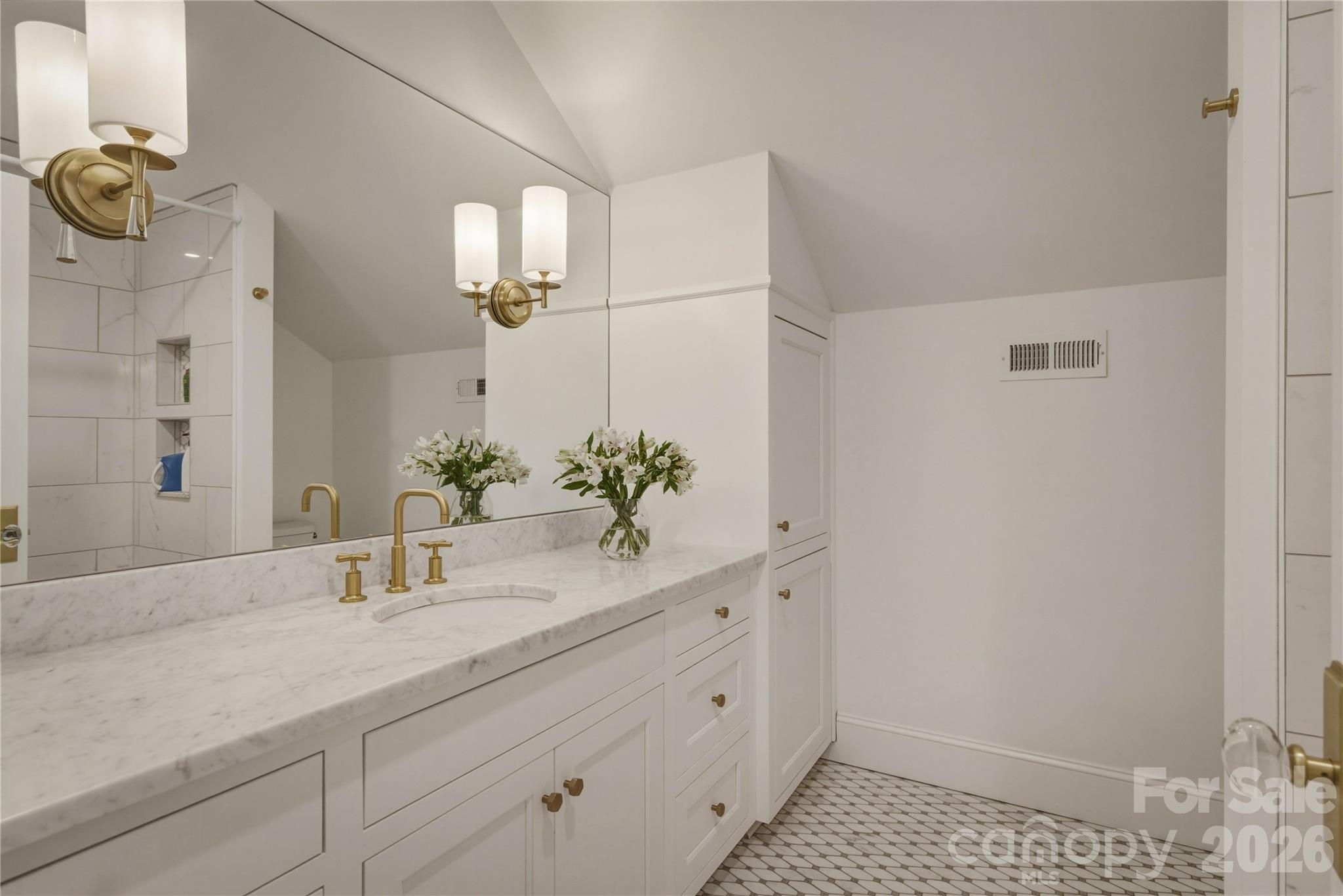 319 W Union Street