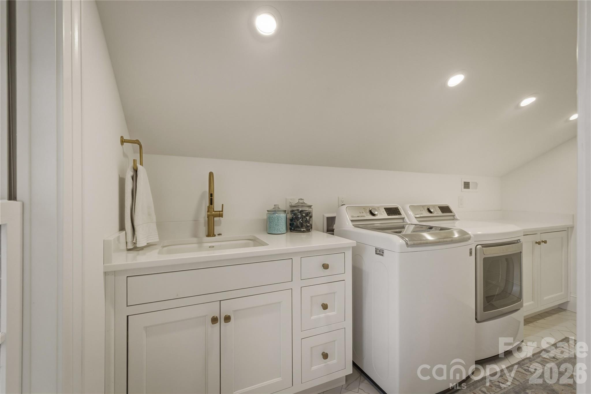 319 W Union Street