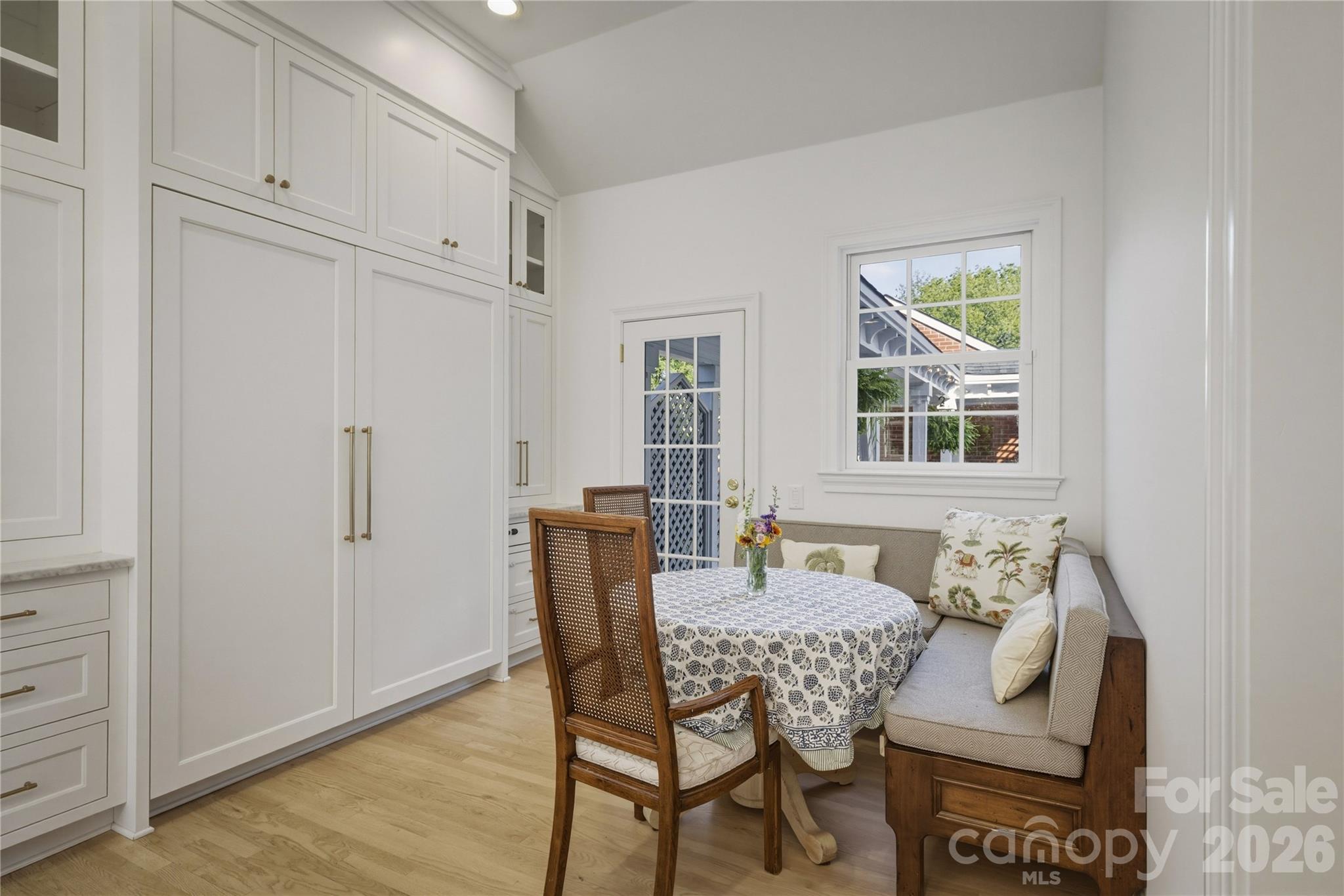319 W Union Street