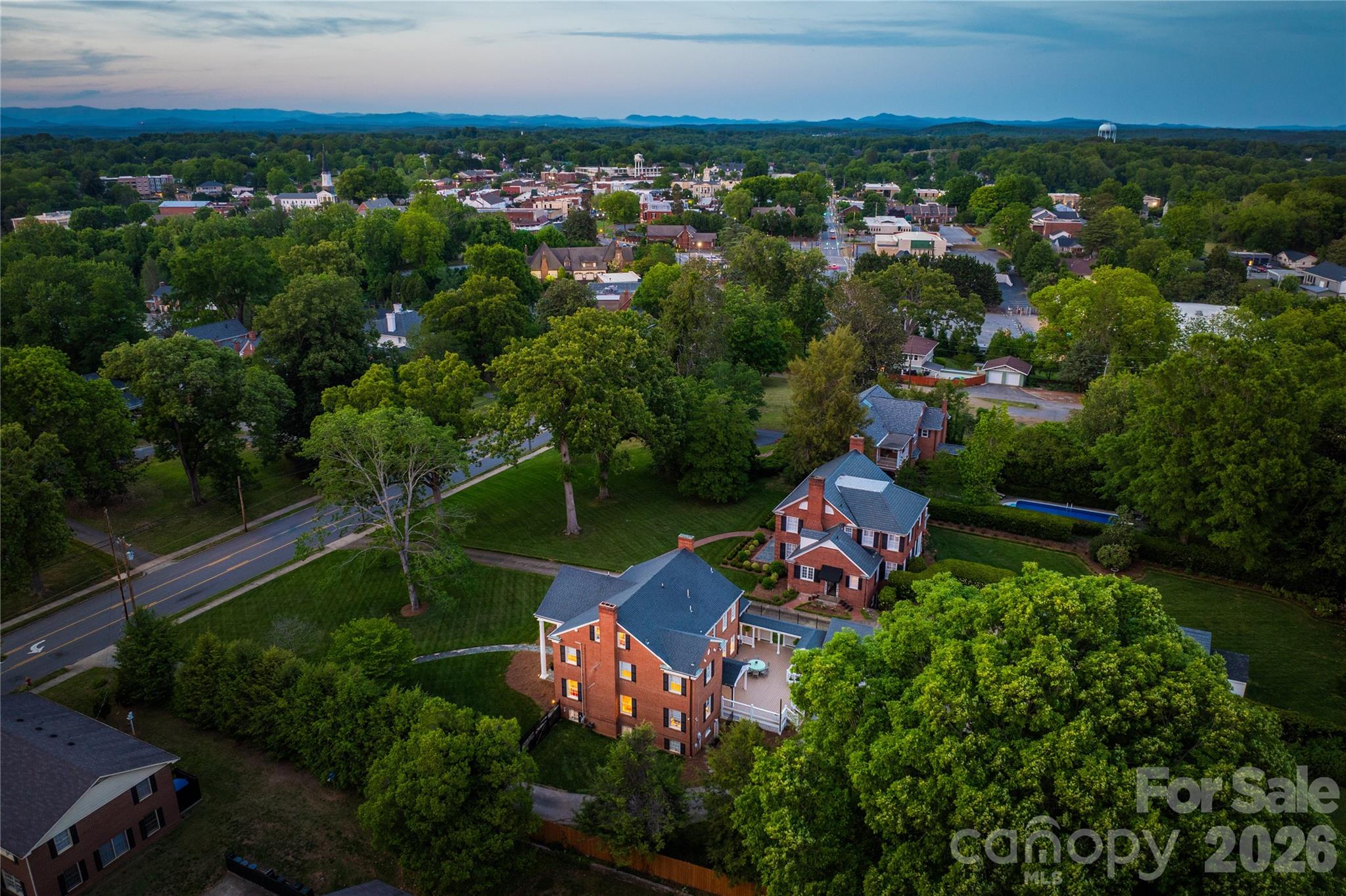 319 W Union Street