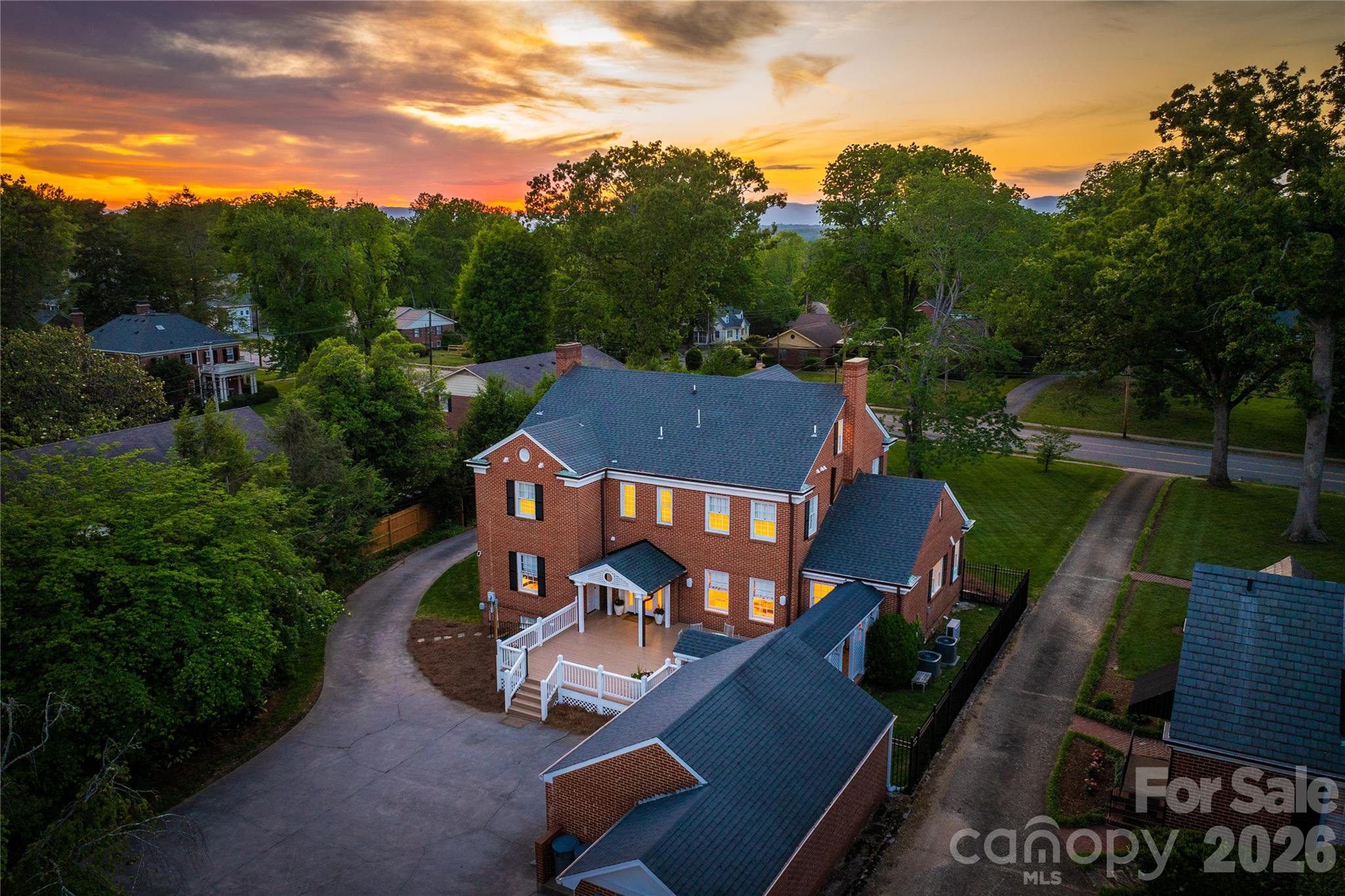 319 W Union Street