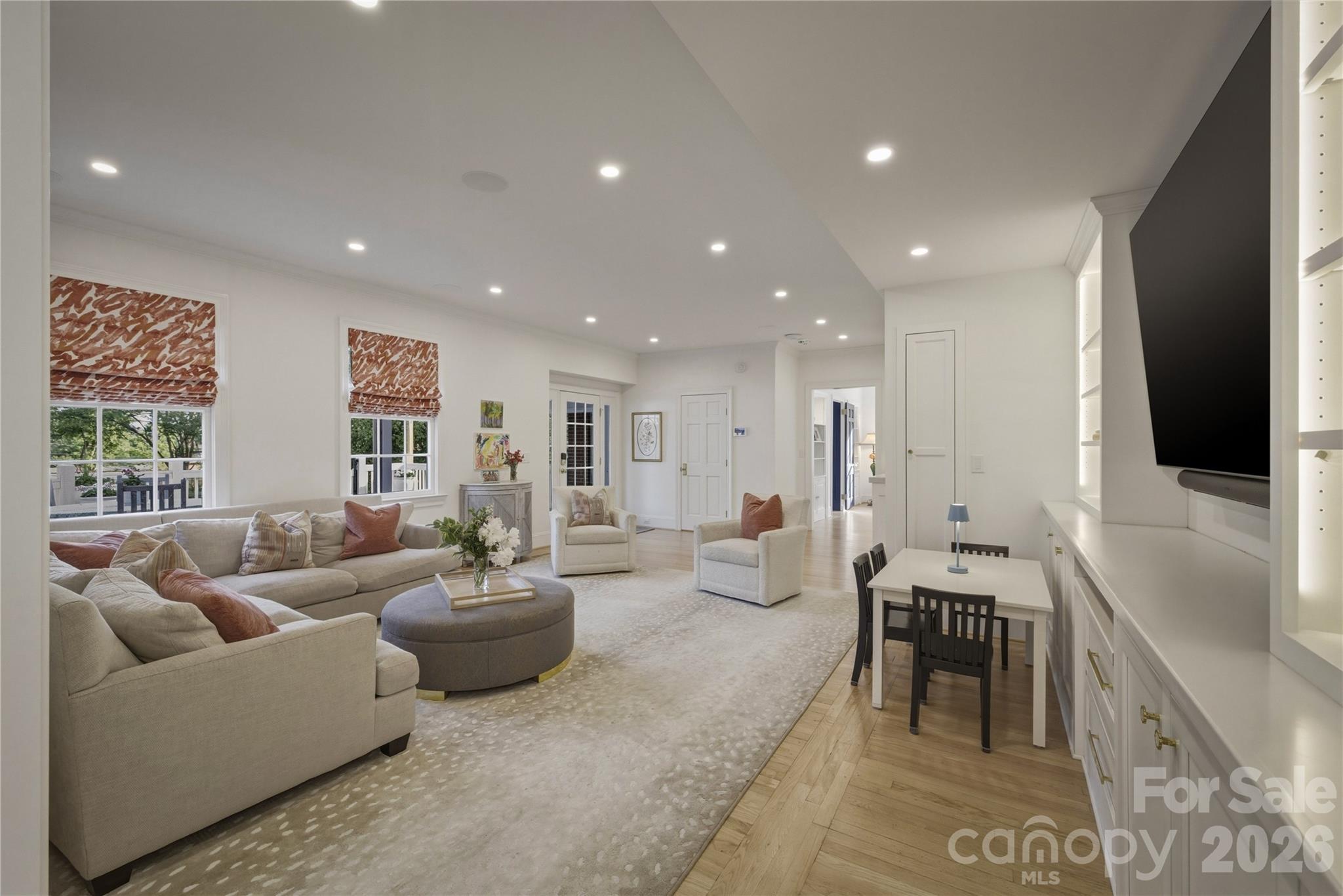 319 W Union Street