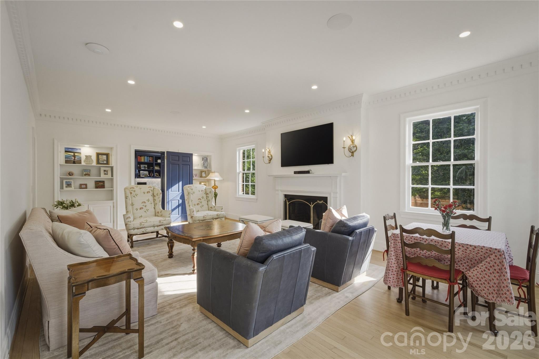 319 W Union Street