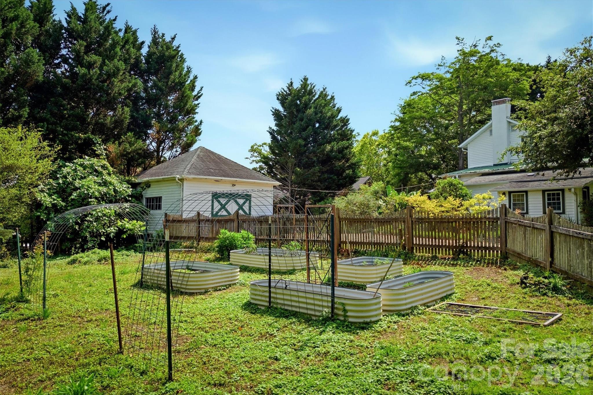 518 Lenoir Street