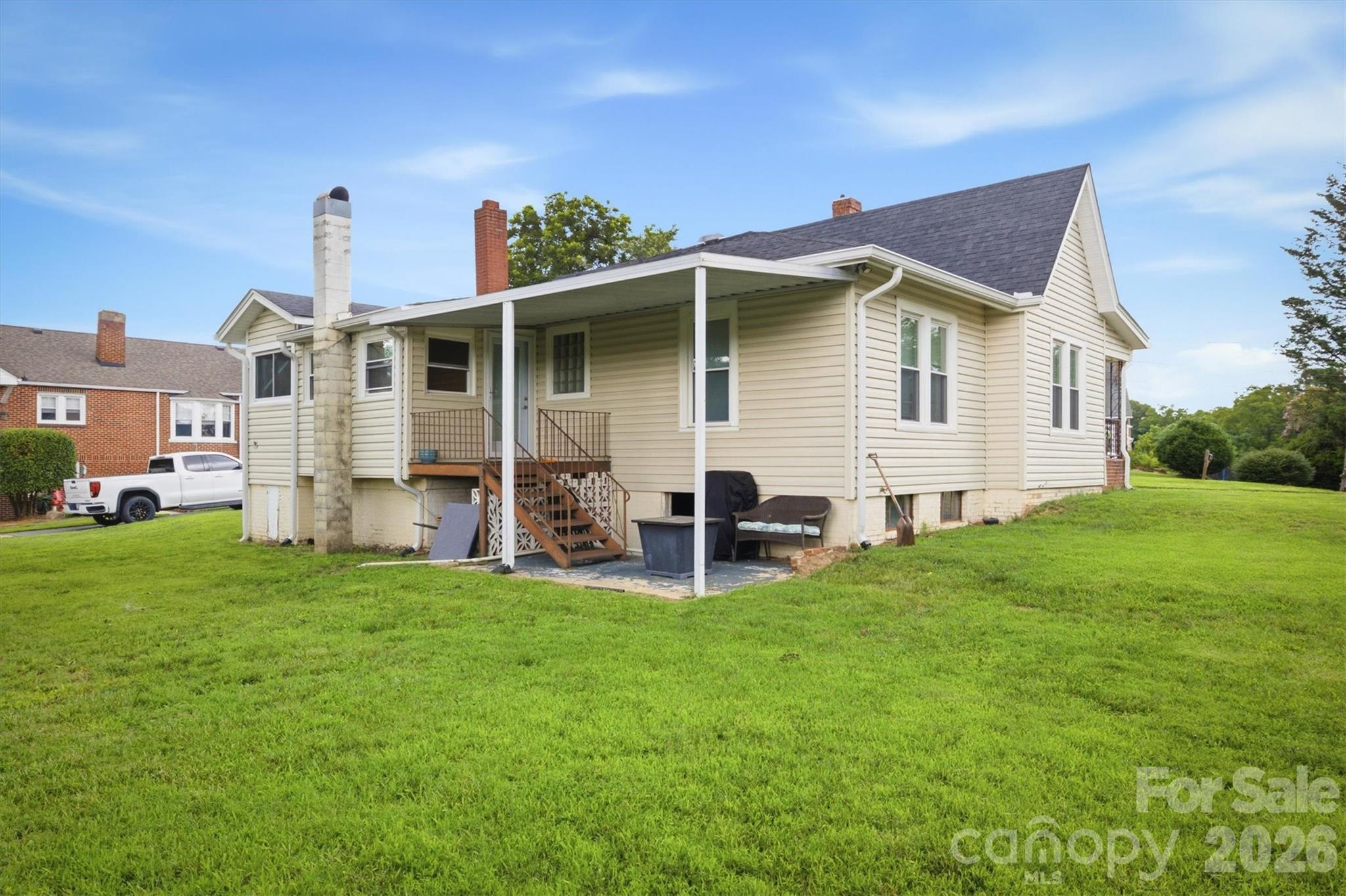 513 Bouchard Avenue NE