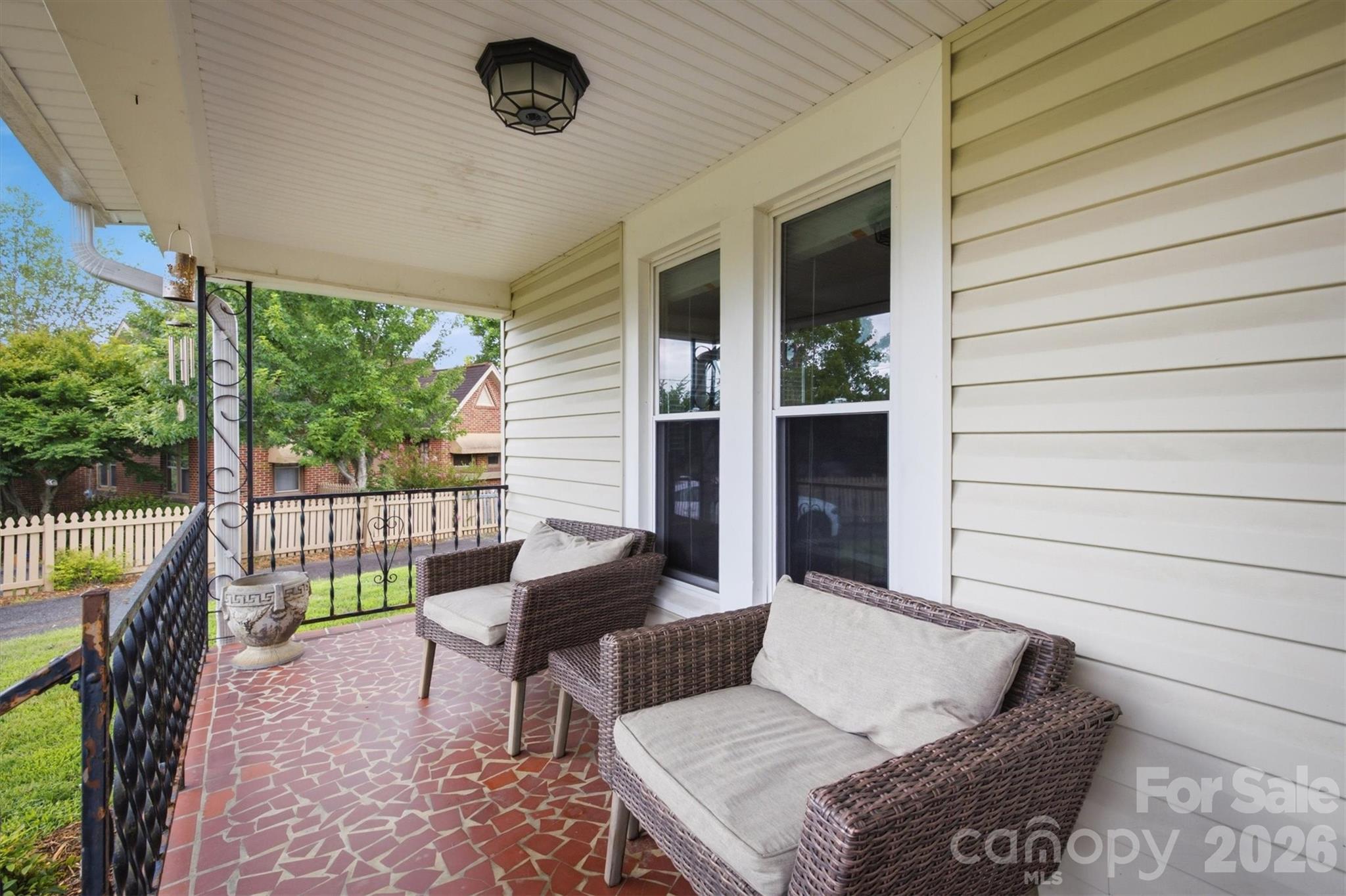 513 Bouchard Avenue NE