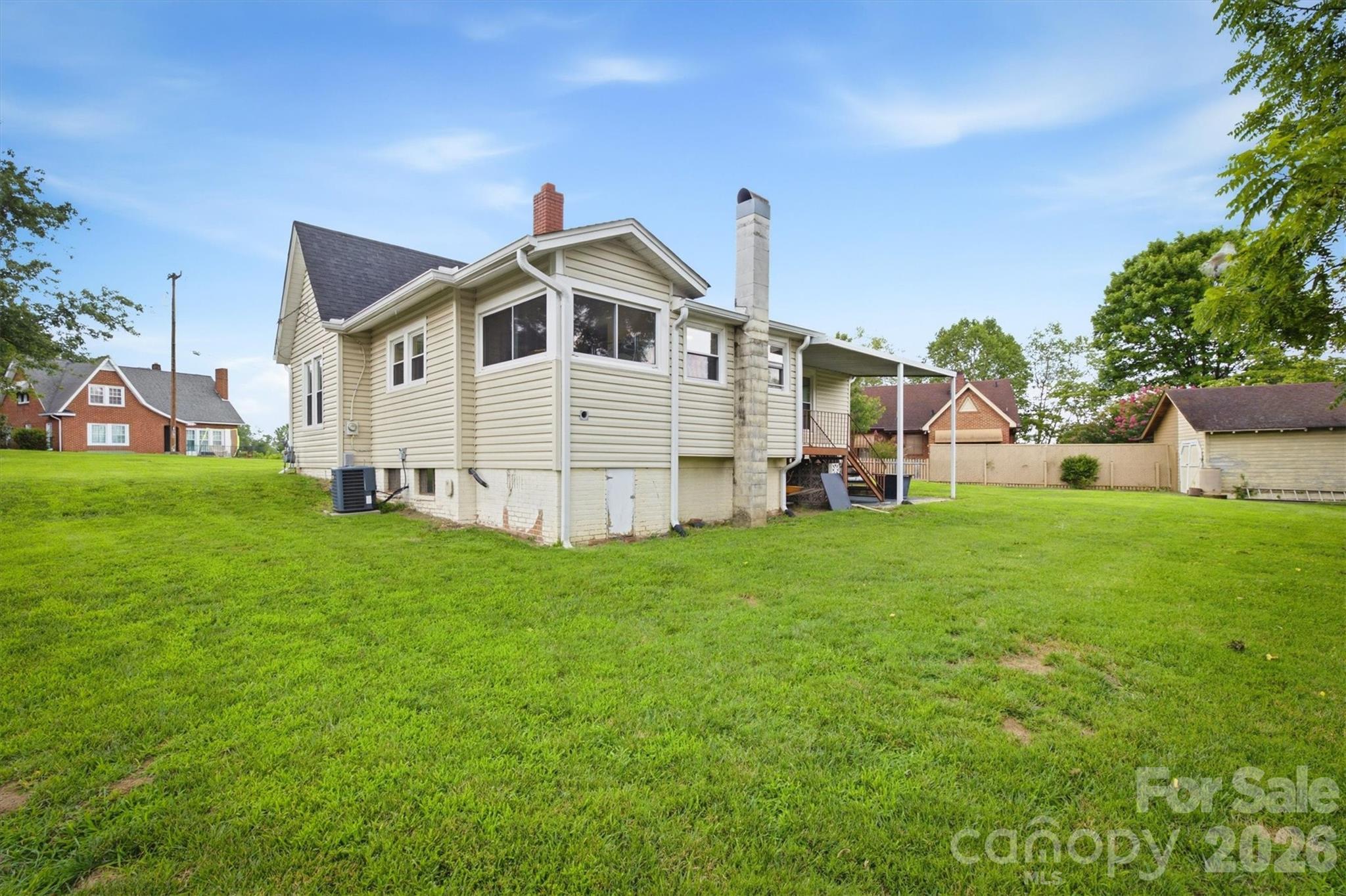 513 Bouchard Avenue NE