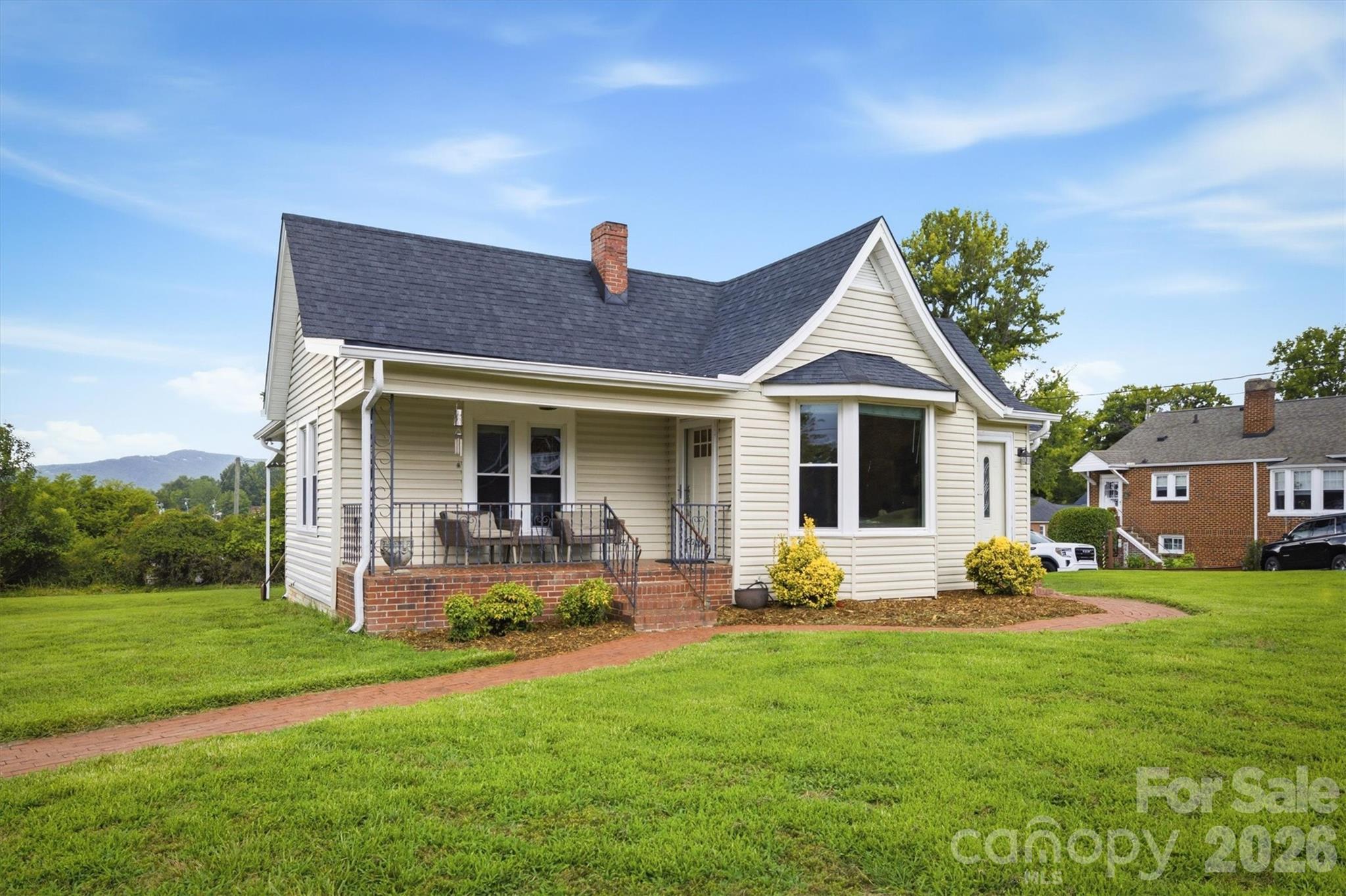 513 Bouchard Avenue NE
