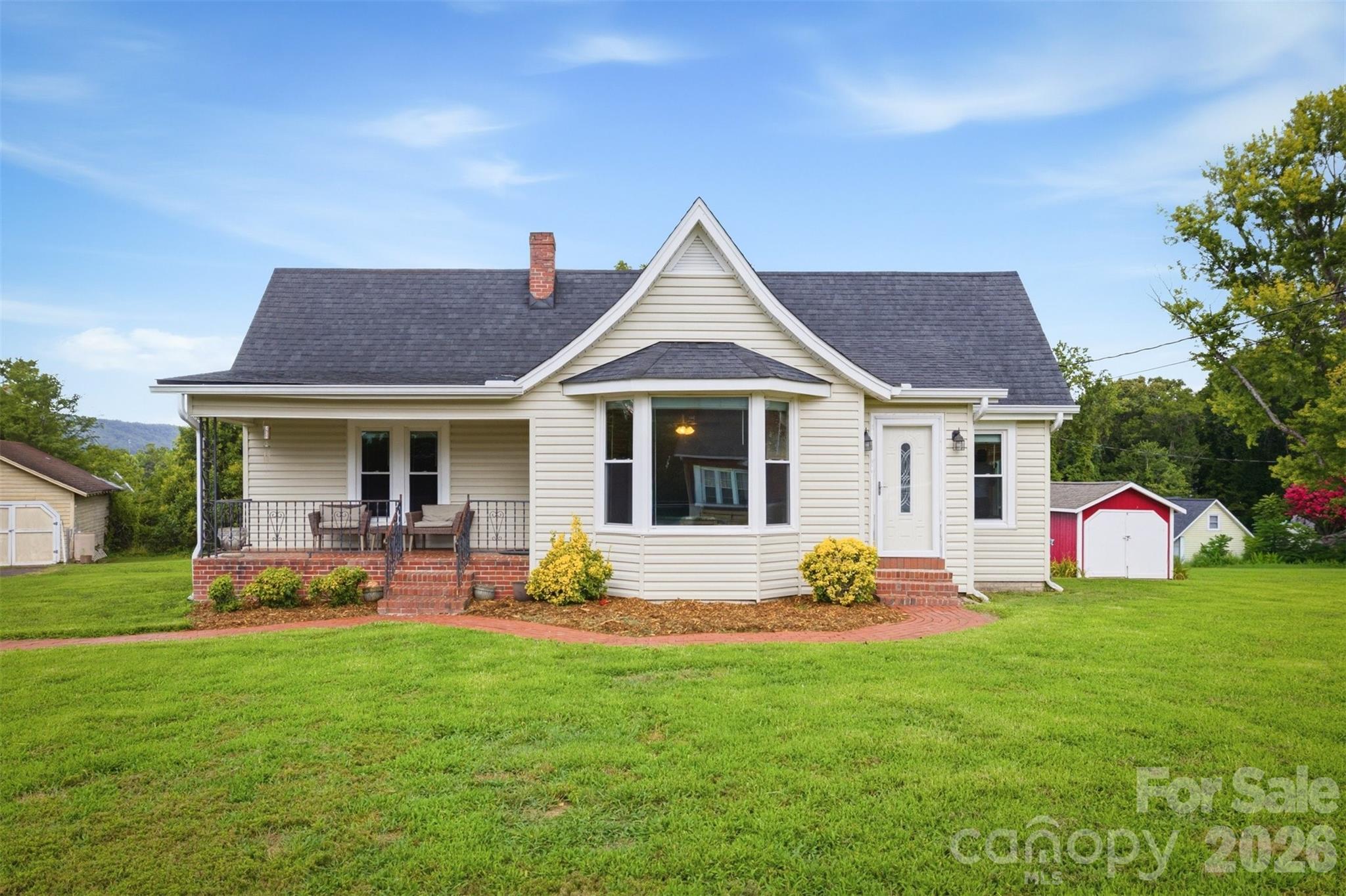 513 Bouchard Avenue NE