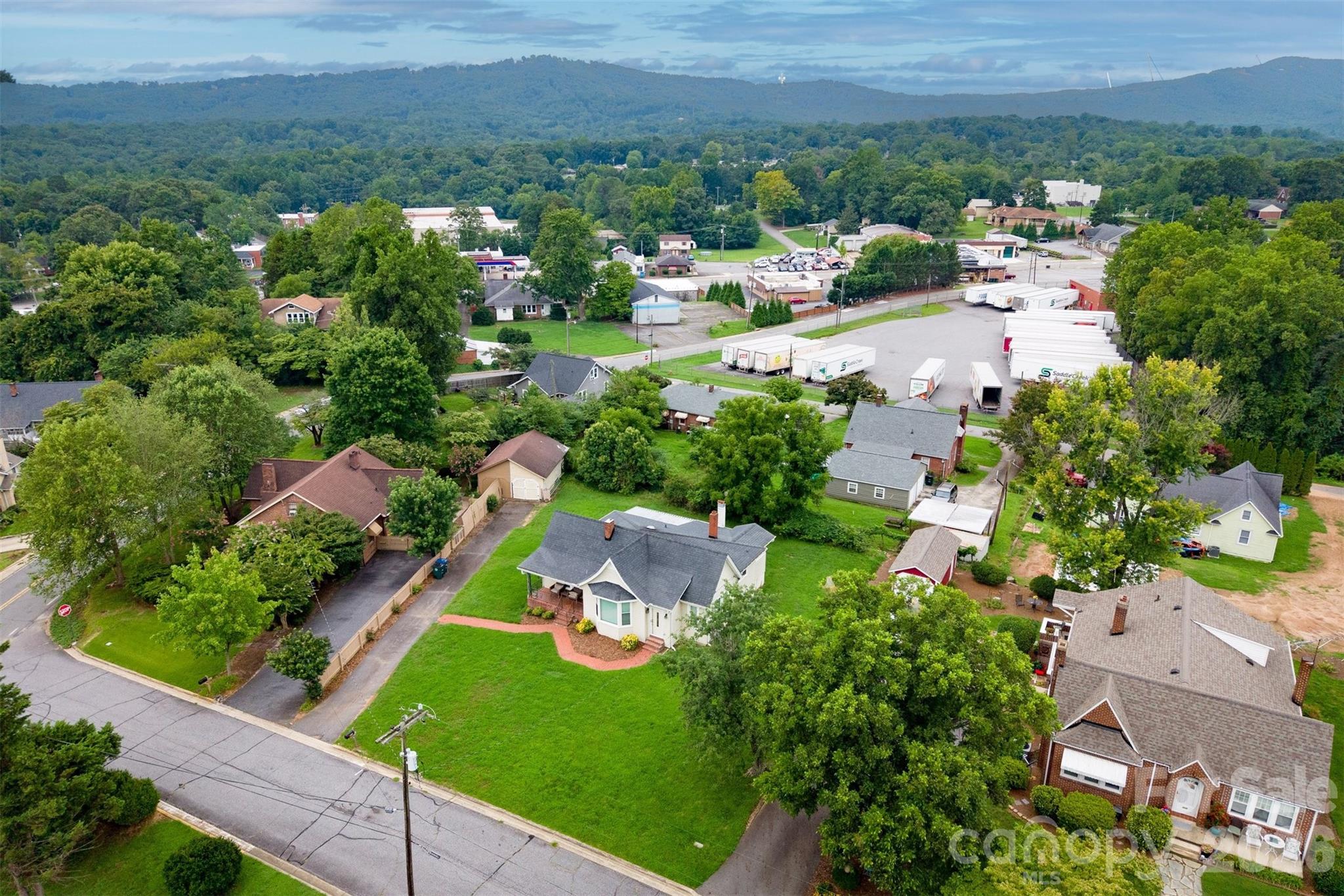 513 Bouchard Avenue NE