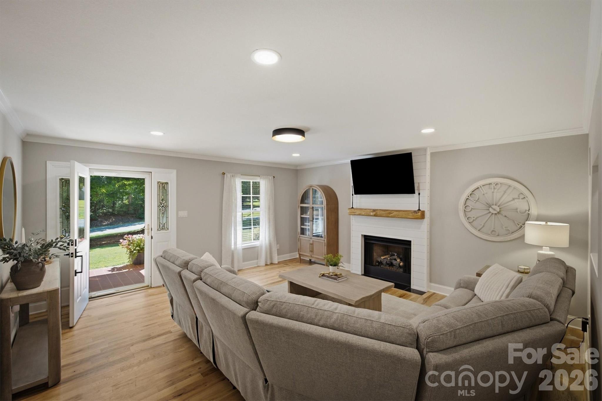 5572 Hayes Waters Road