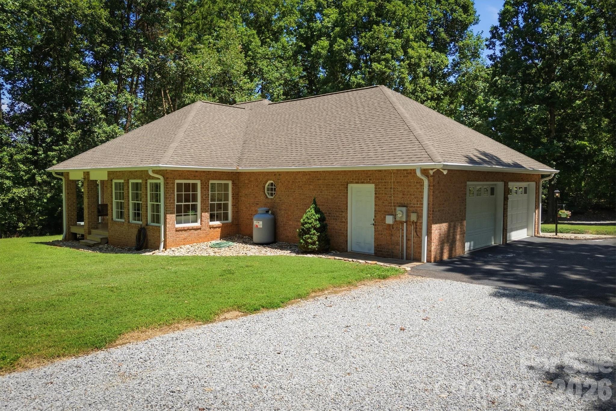 5572 Hayes Waters Road