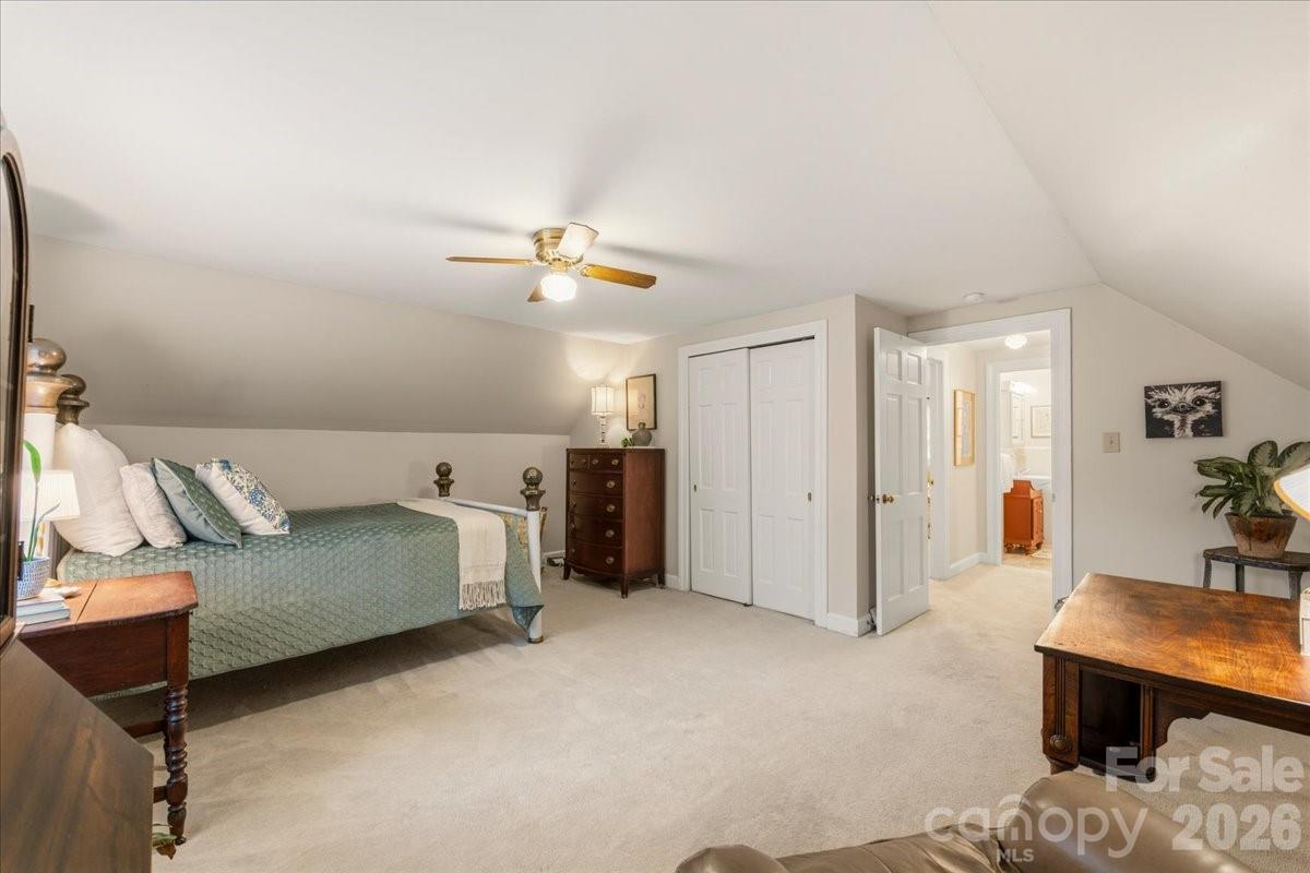 104 Hawthorne Lane