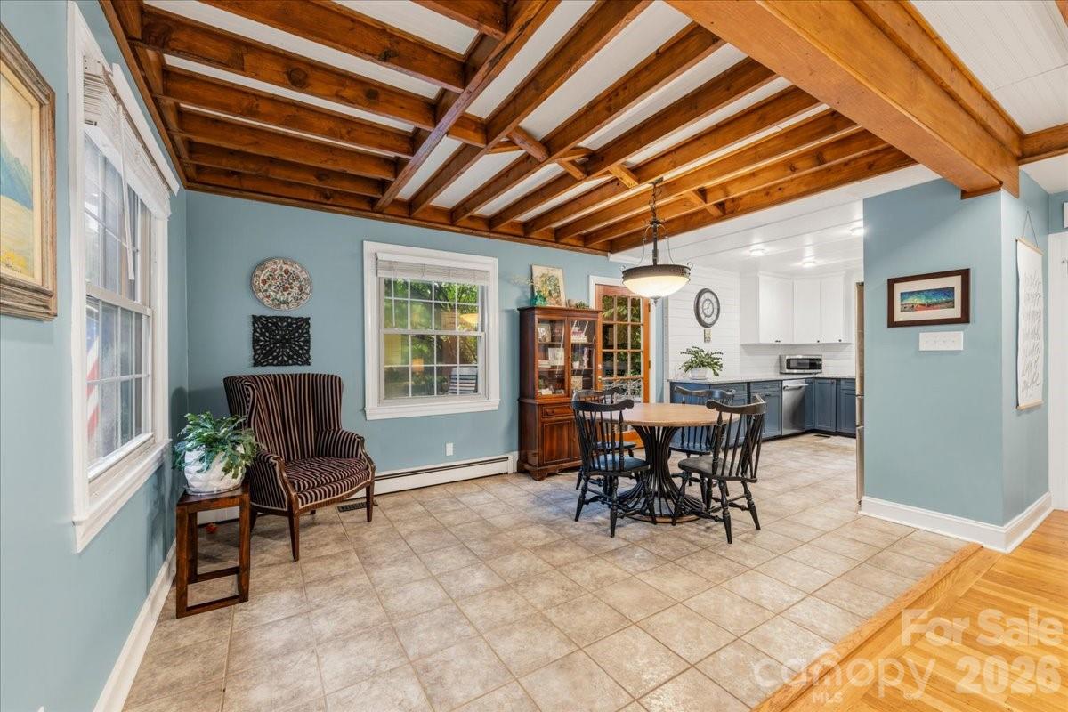 104 Hawthorne Lane