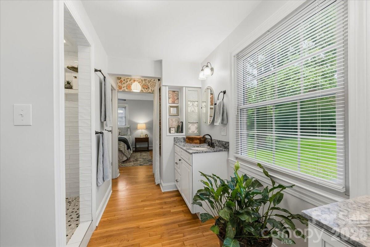 104 Hawthorne Lane