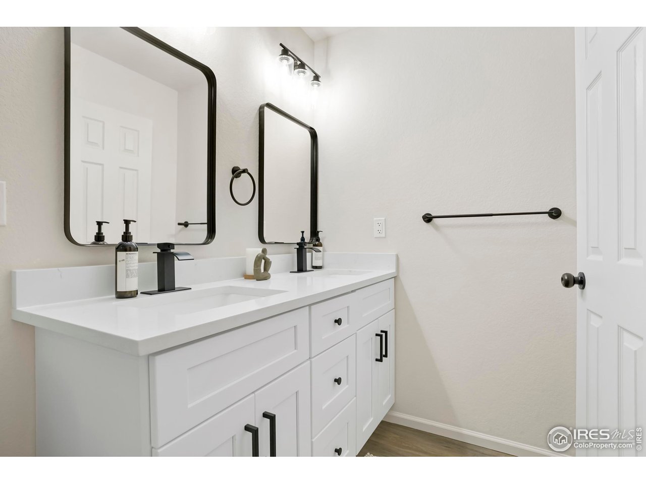 5619 Blue Mountain Cir