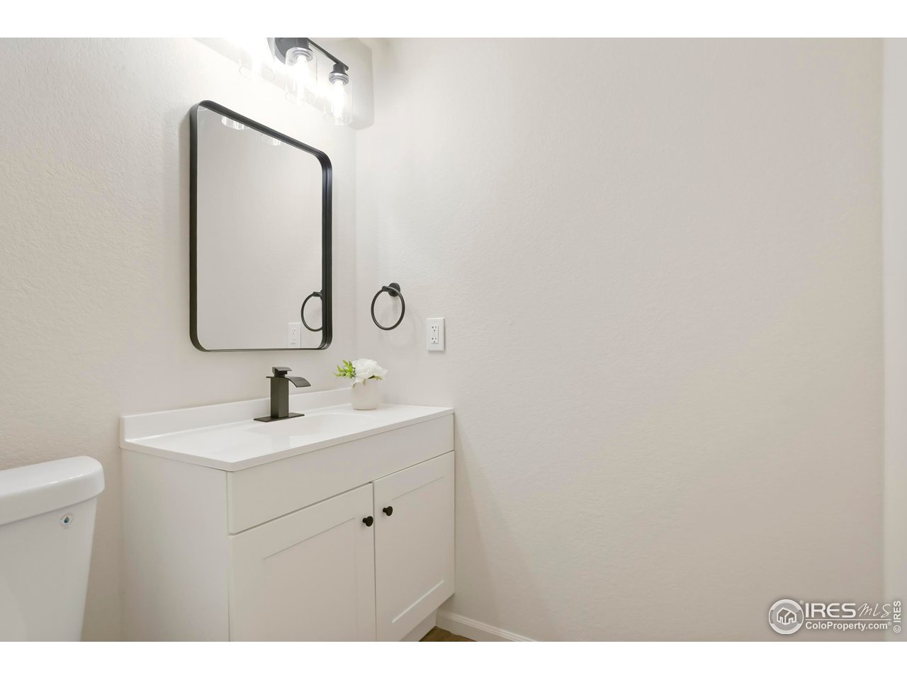 5619 Blue Mountain Cir