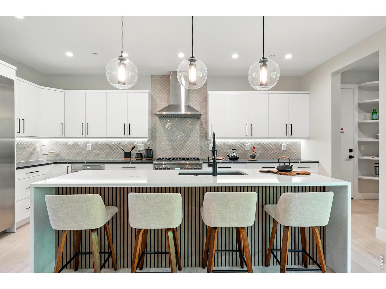 2860 Table Mesa Dr