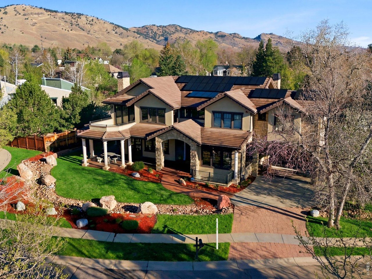 1285 Meadow Pl